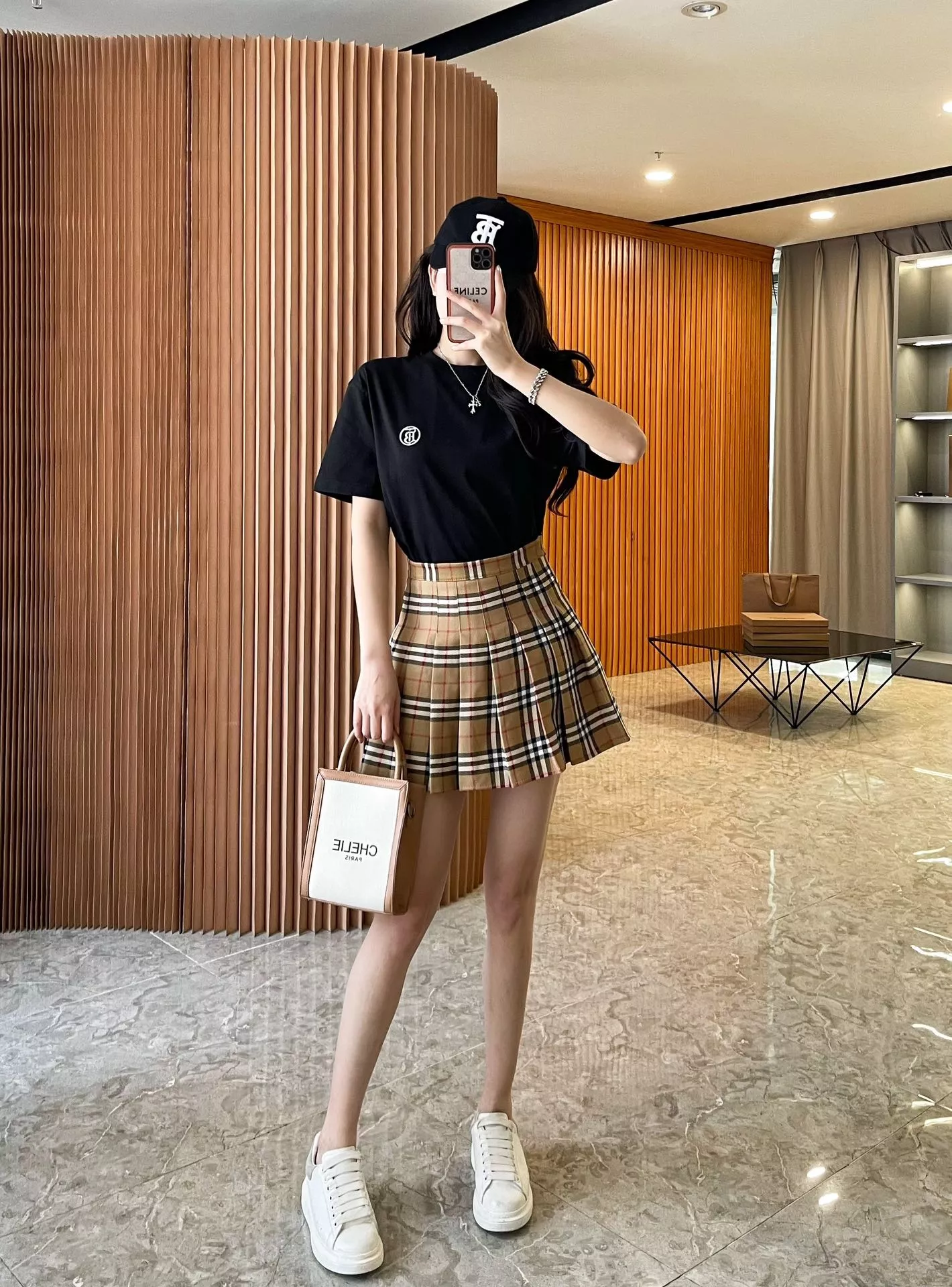 버버리 원형 로고 자수 코튼 티셔츠 상세 이미지 92