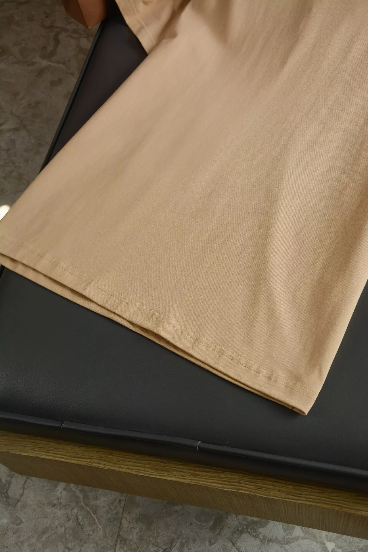 버버리 원형 로고 자수 코튼 티셔츠 상세 이미지 55
