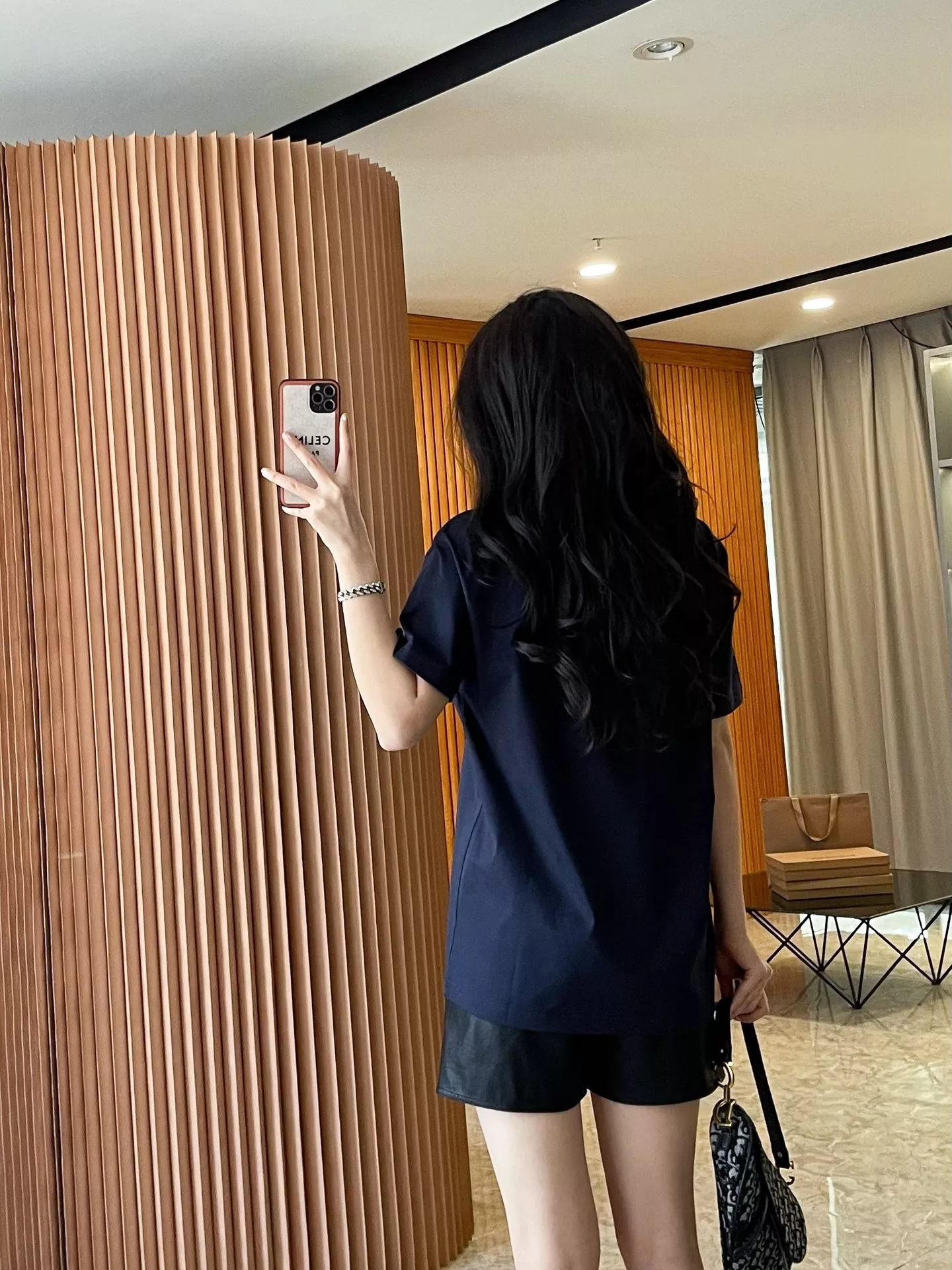 버버리 원형 로고 자수 코튼 티셔츠 상세 이미지 111