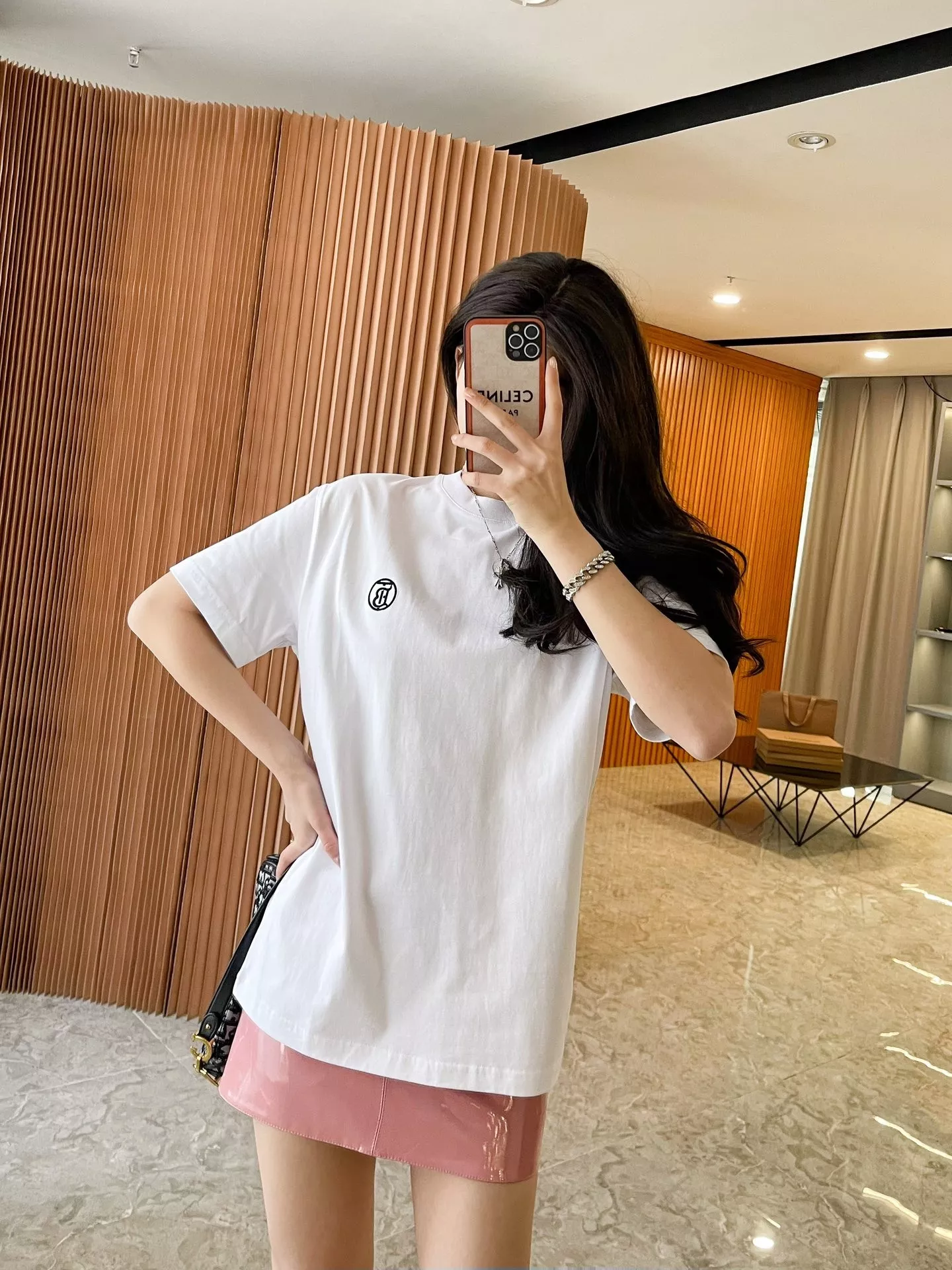 버버리 원형 로고 자수 코튼 티셔츠 상세 이미지 78