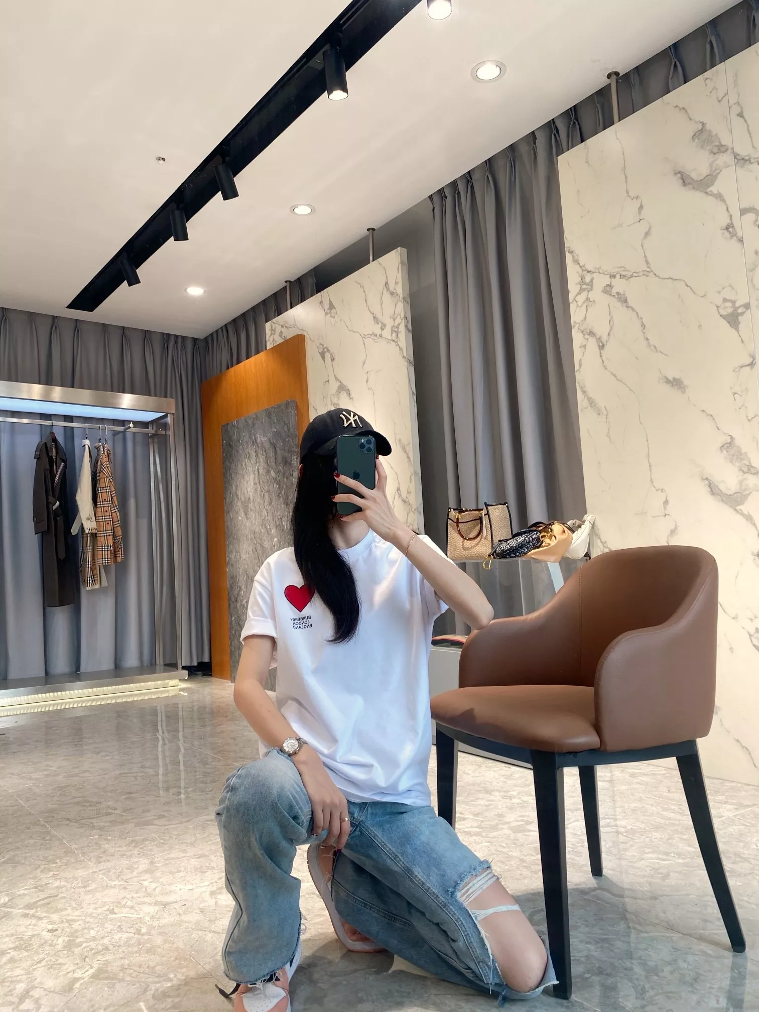 버버리 하트 자수 로고 코튼 반소매 티셔츠 상세 이미지 38