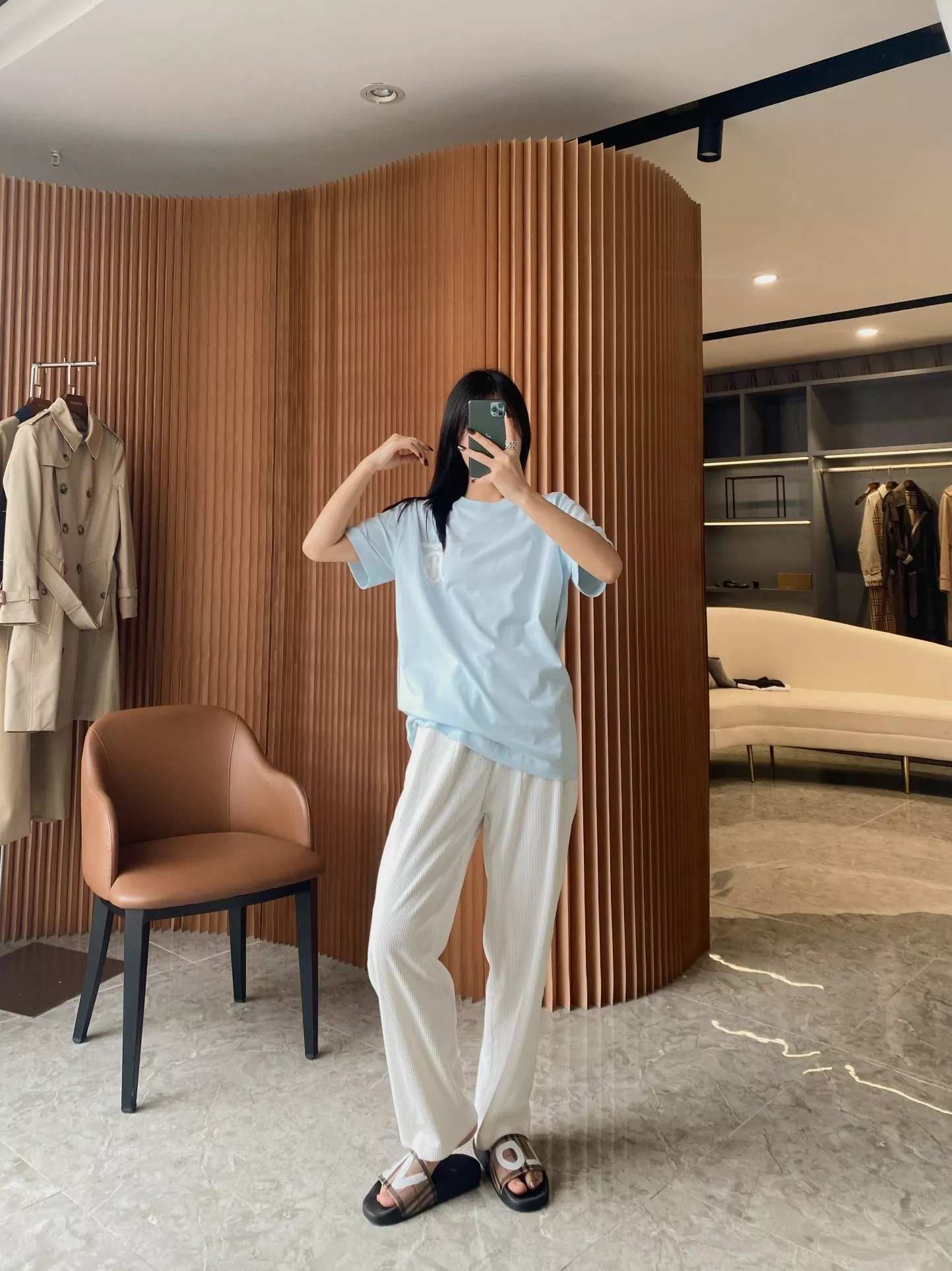 버버리 로고 프린트 루즈핏 라운드 티셔츠 상세 이미지 98