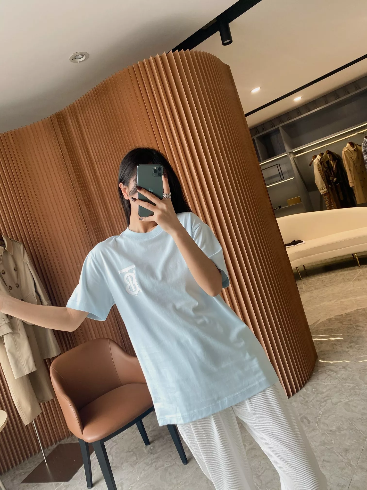 버버리 로고 프린트 루즈핏 라운드 티셔츠 상세 이미지 92