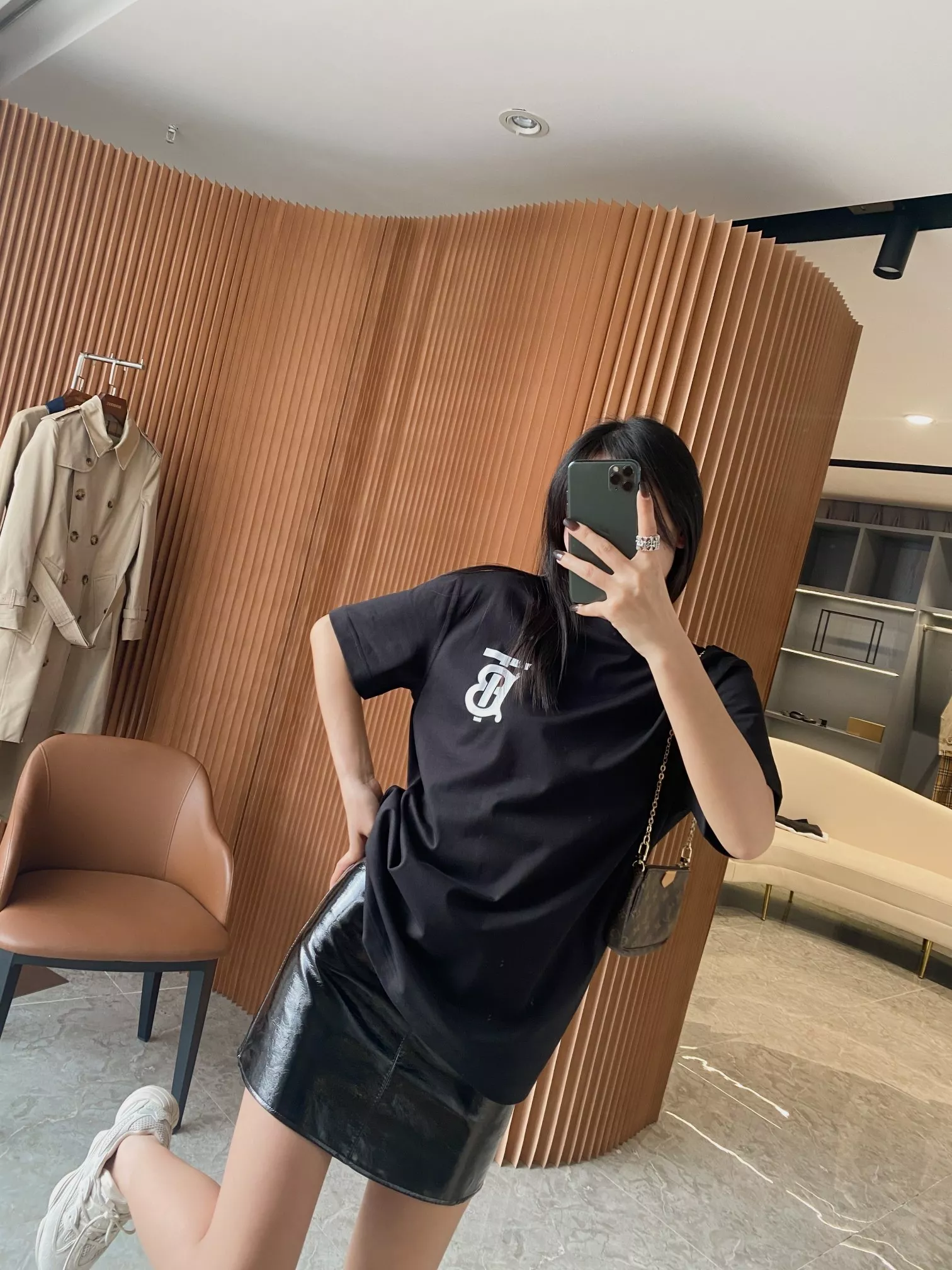 버버리 로고 프린트 루즈핏 라운드 티셔츠 상세 이미지 83