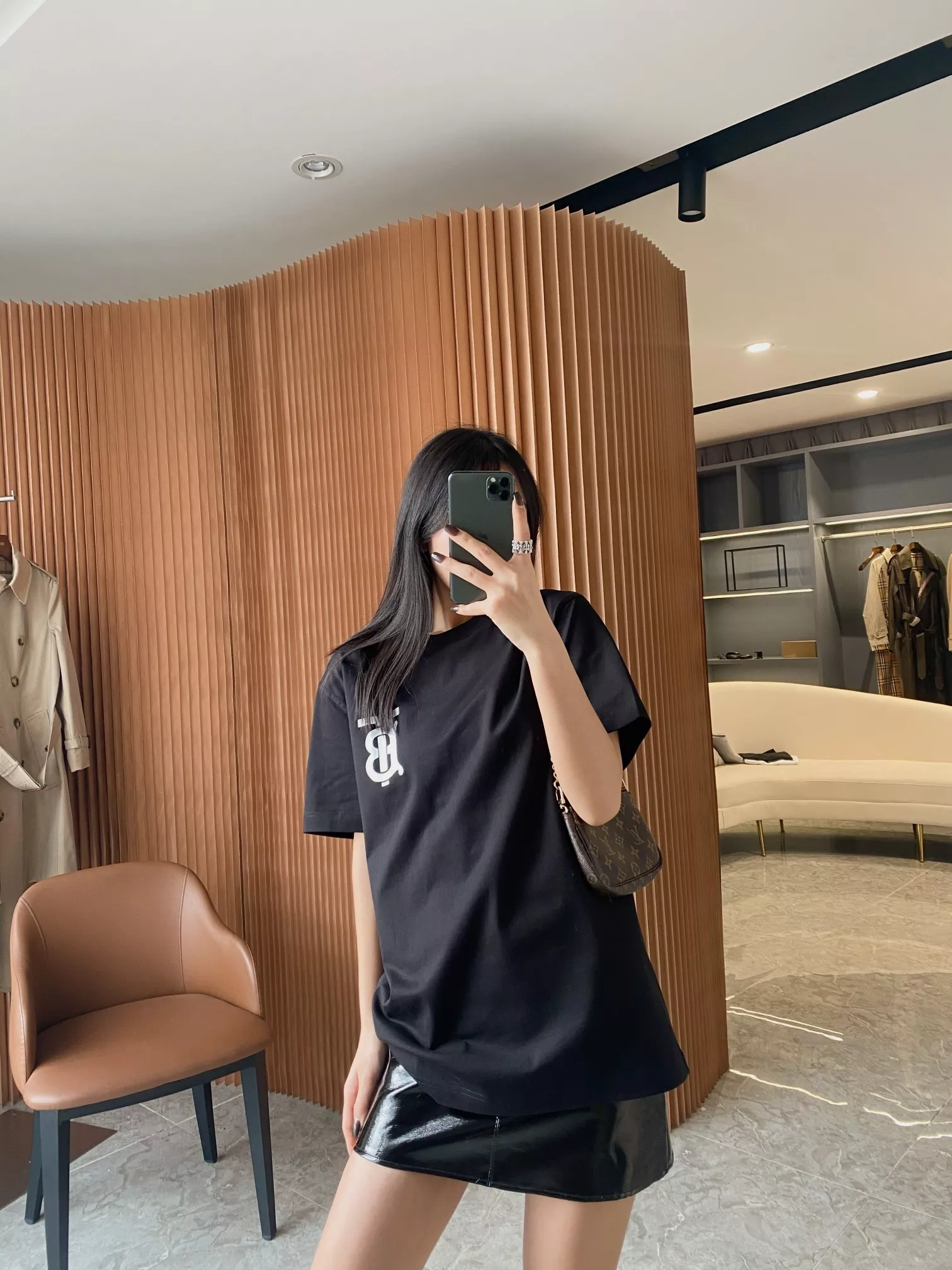 버버리 로고 프린트 루즈핏 라운드 티셔츠 상세 이미지 82