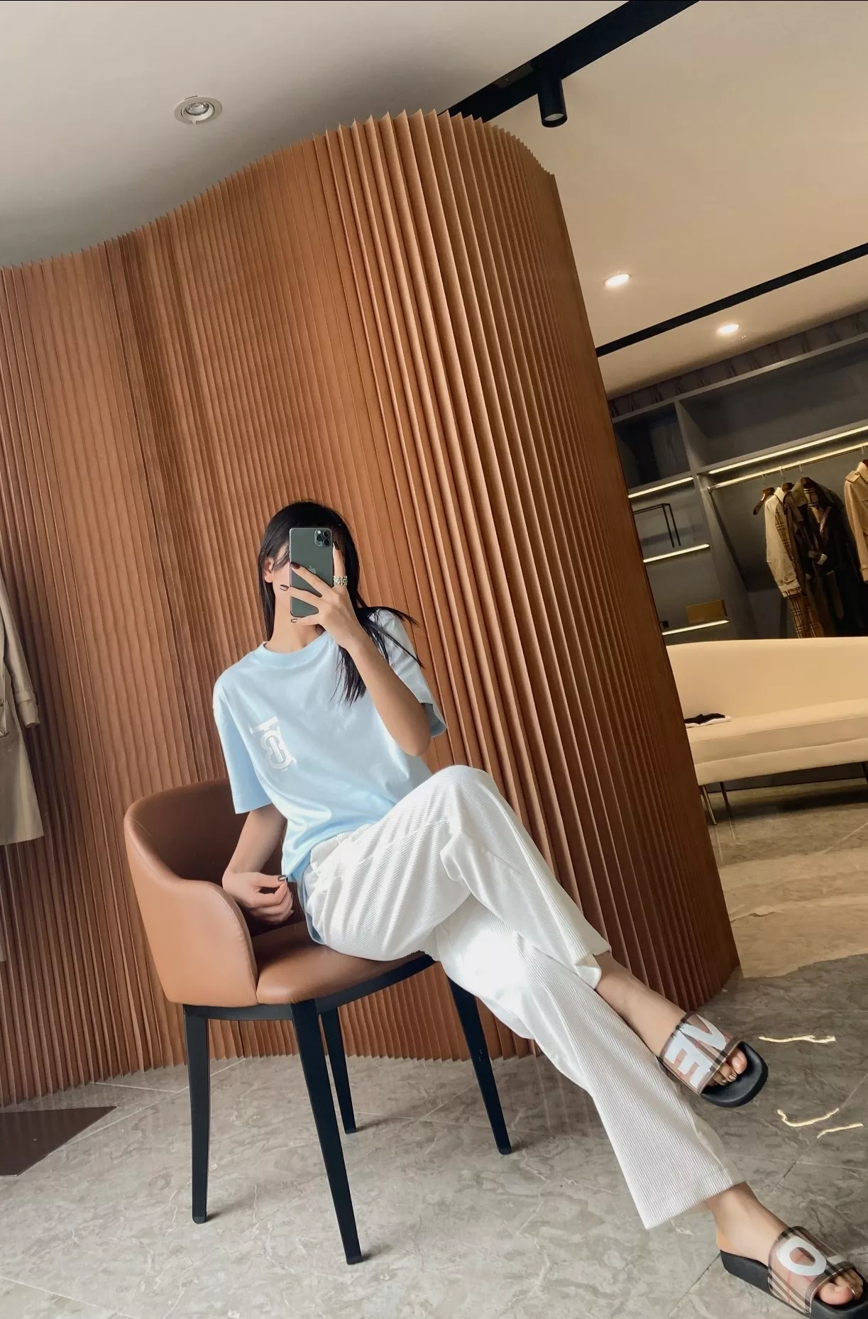 버버리 로고 프린트 루즈핏 라운드 티셔츠 상세 이미지 96