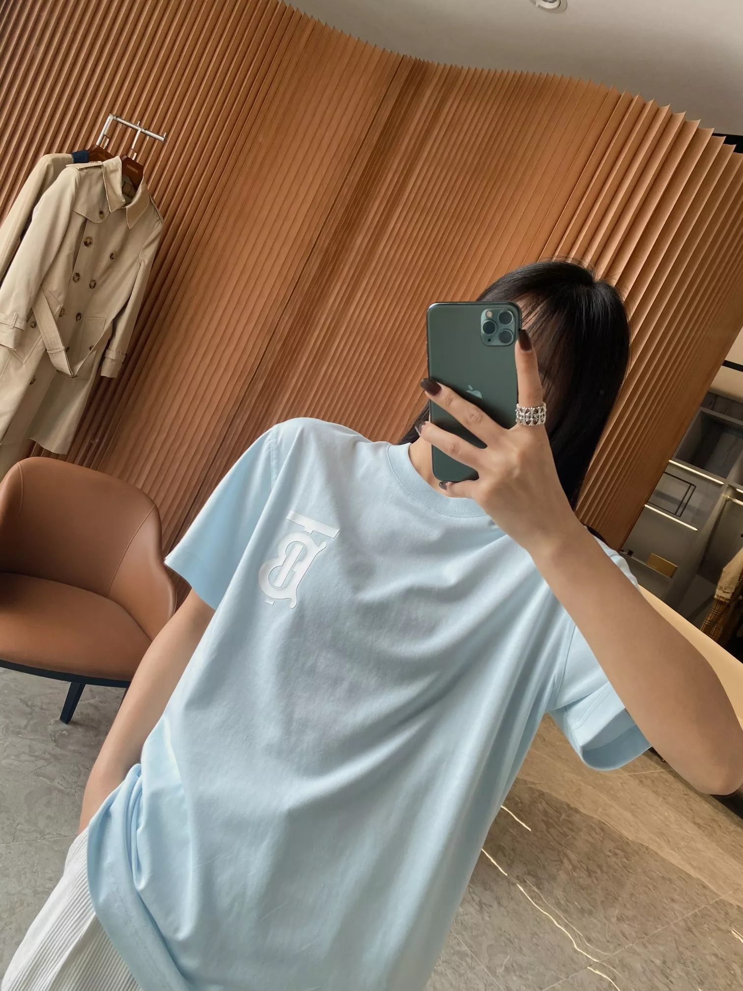 버버리 로고 프린트 루즈핏 라운드 티셔츠 상세 이미지 93