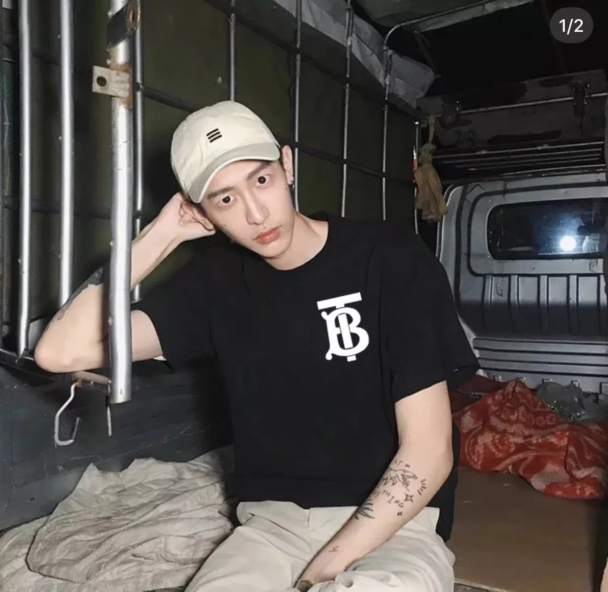 버버리 로고 프린트 루즈핏 라운드 티셔츠 상세 이미지 60