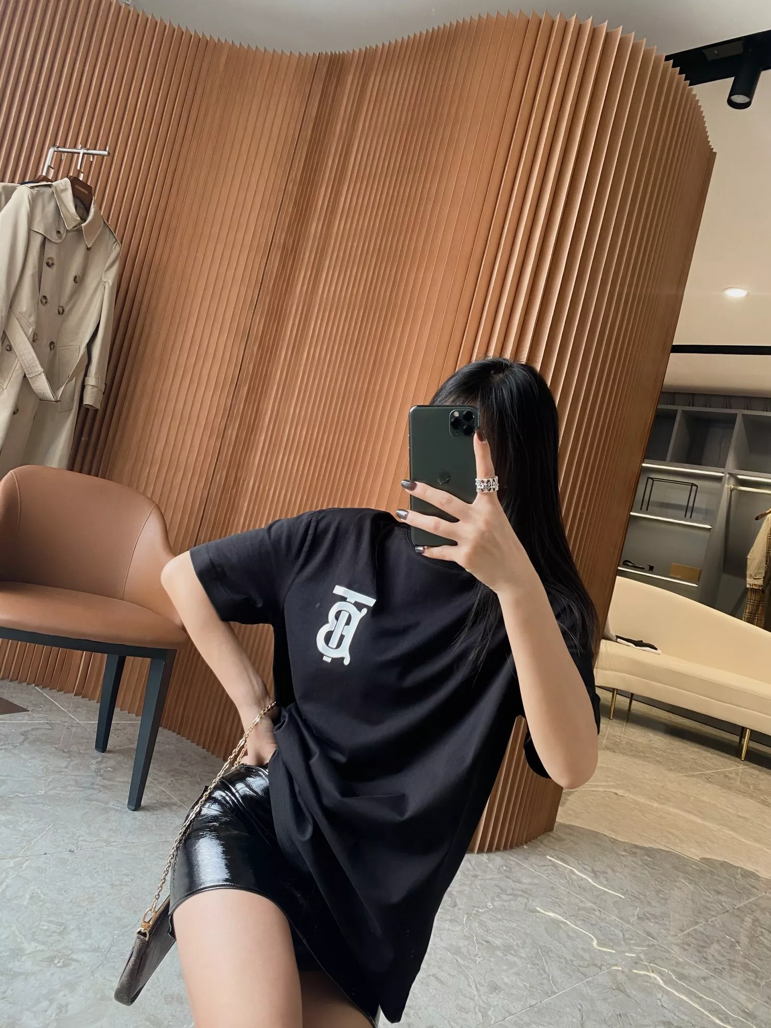 버버리 로고 프린트 루즈핏 라운드 티셔츠 상세 이미지 86