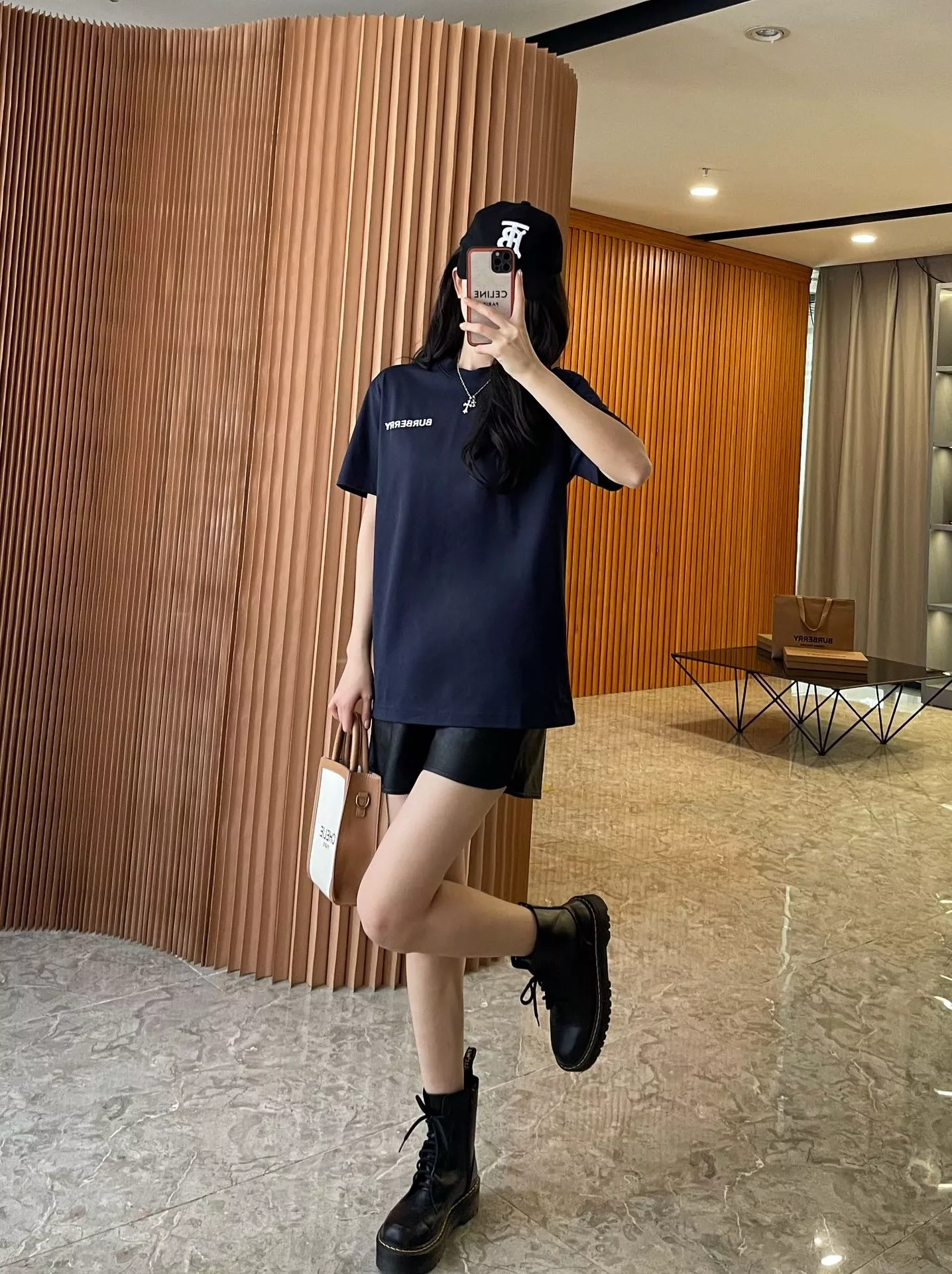 버버리 TB 자수 코튼 반소매 티셔츠 상세 이미지 82