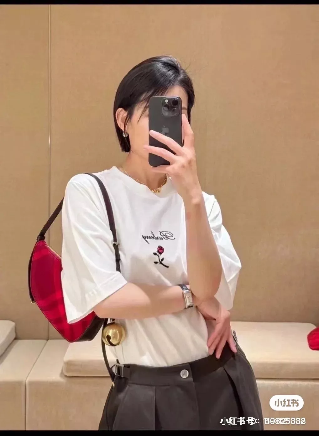 버버리 로즈 그래픽 자수 코튼 티셔츠 상세 이미지 37