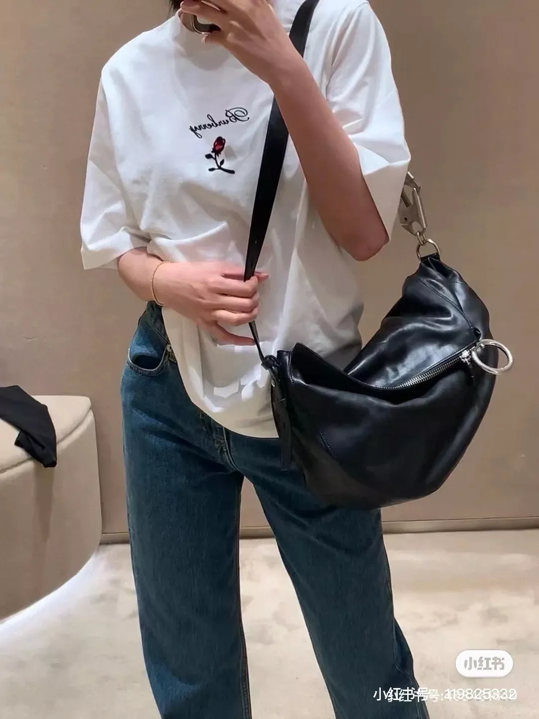 버버리 로즈 그래픽 자수 코튼 티셔츠 상세 이미지 35