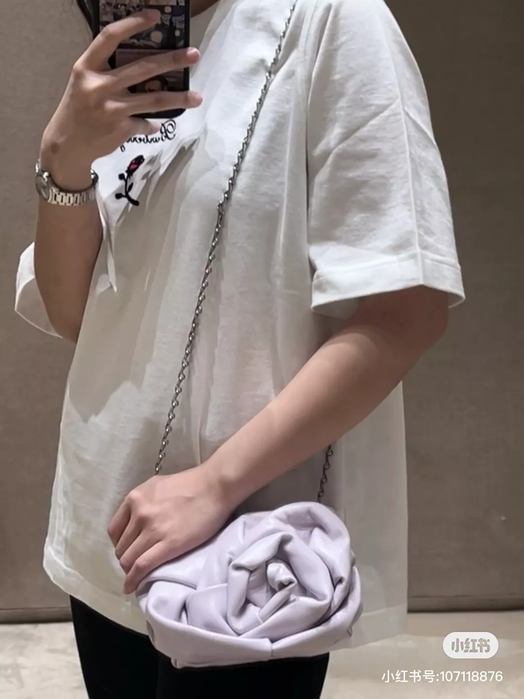 버버리 로즈 그래픽 자수 코튼 티셔츠 상세 이미지 33