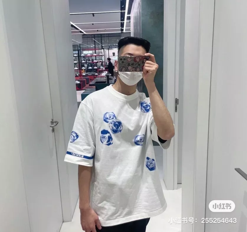 버버리 로즈 프린트 코튼 반소매 티셔츠 상세 이미지 59