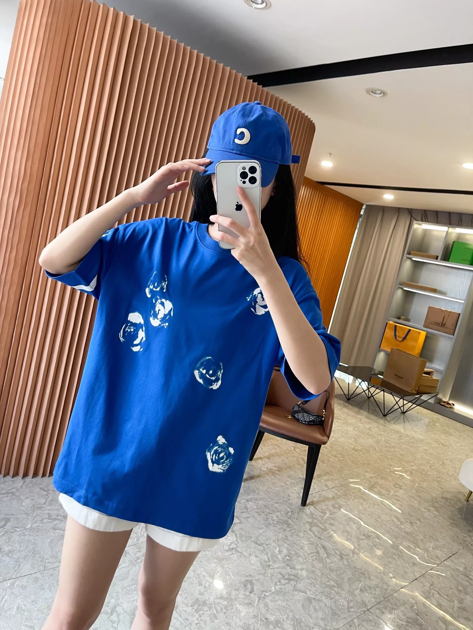 버버리 로즈 프린트 코튼 반소매 티셔츠 상세 이미지 69