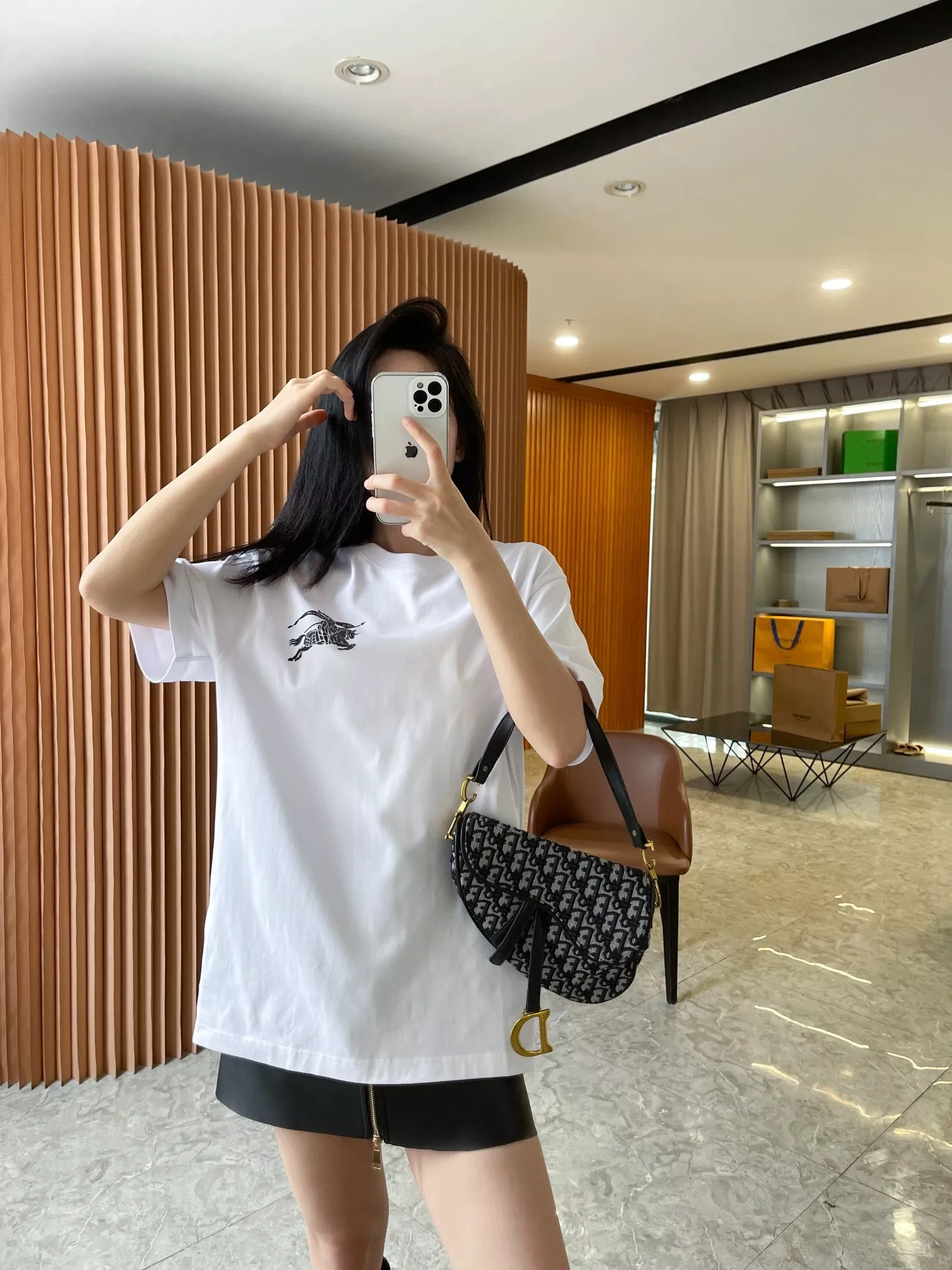 버버리 마술 기사 로고 코튼 라운드 티셔츠 상세 이미지 65