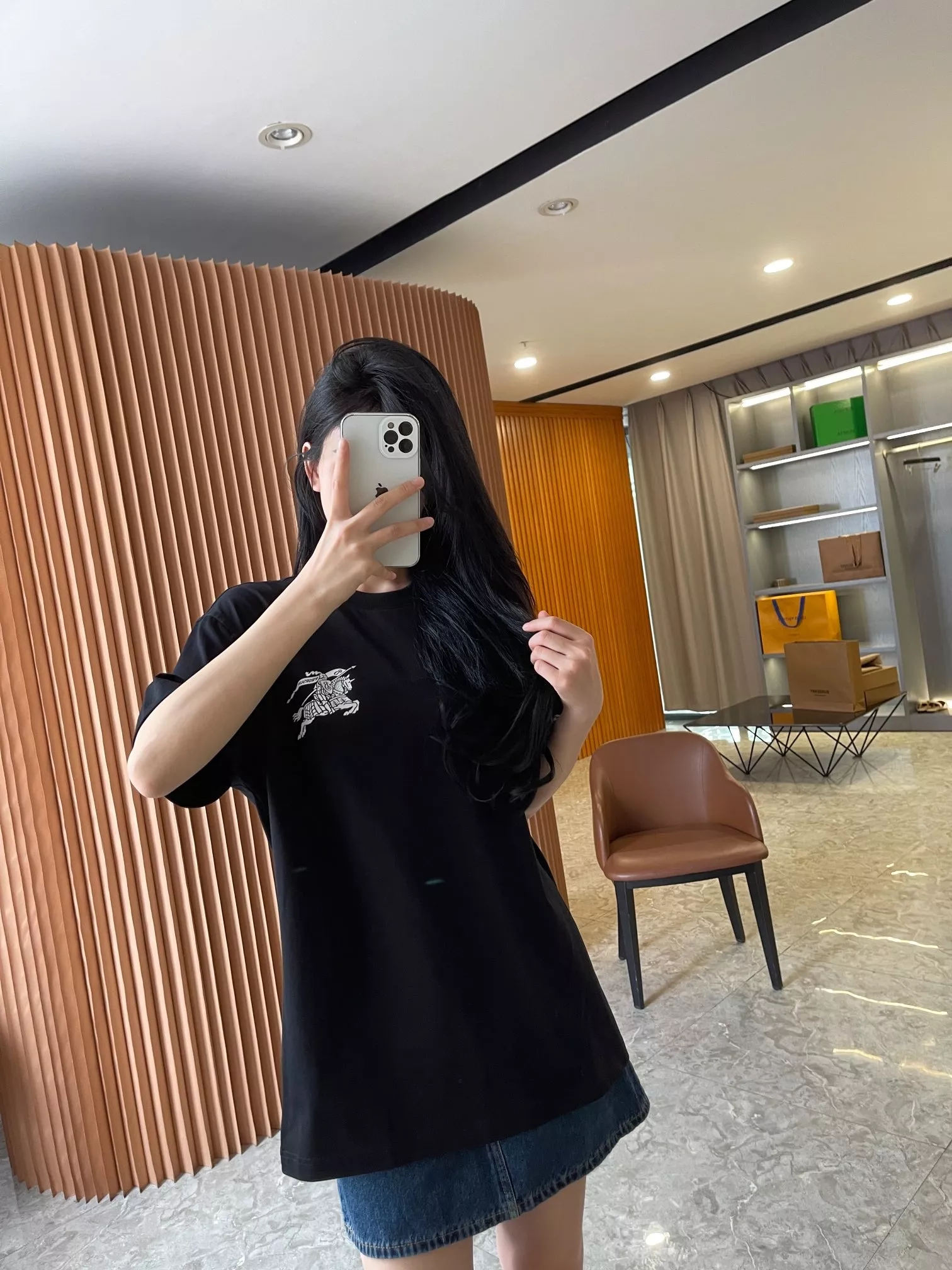 버버리 마술 기사 로고 코튼 라운드 티셔츠 상세 이미지 44