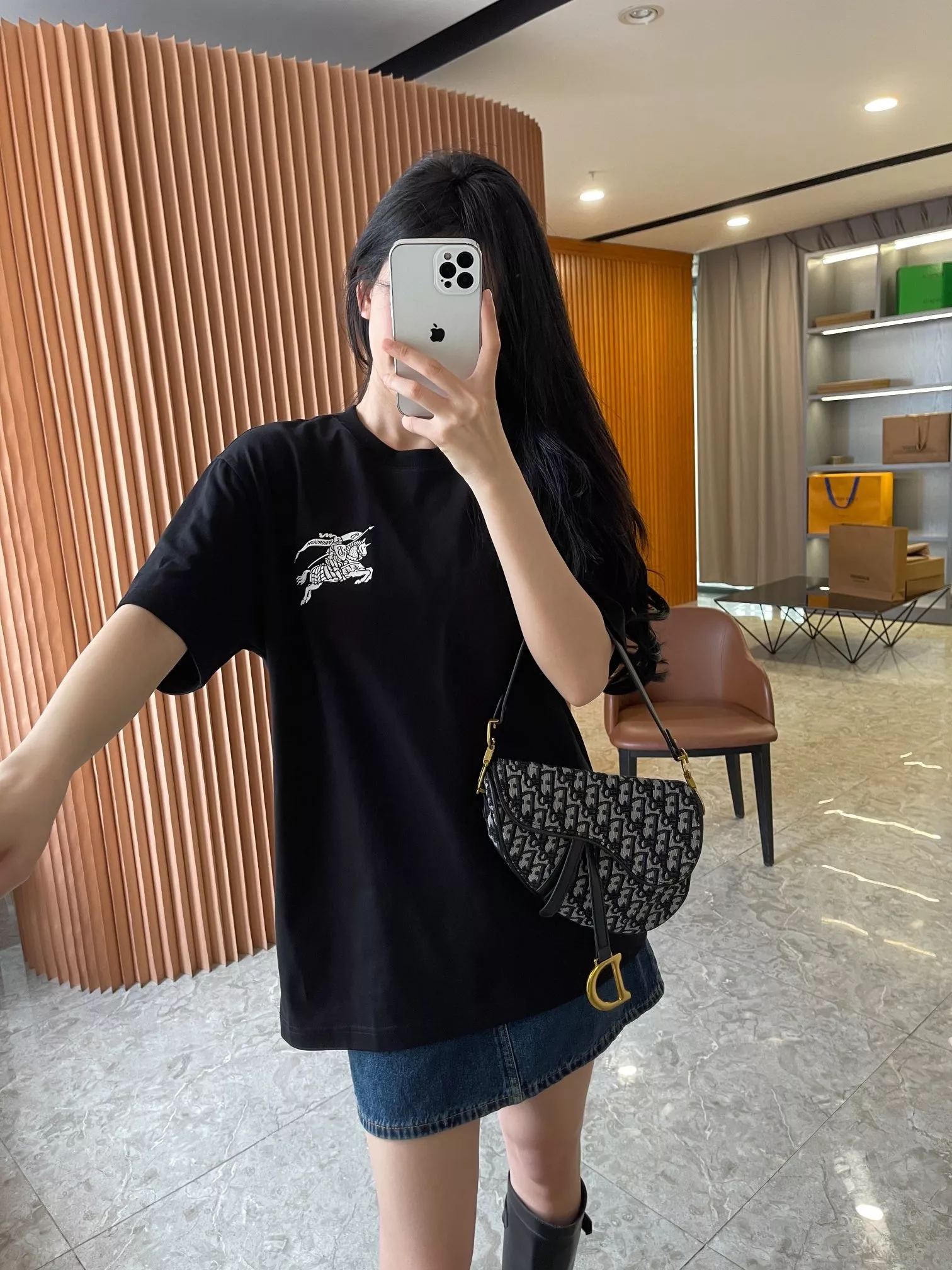 버버리 마술 기사 로고 코튼 라운드 티셔츠 상세 이미지 47