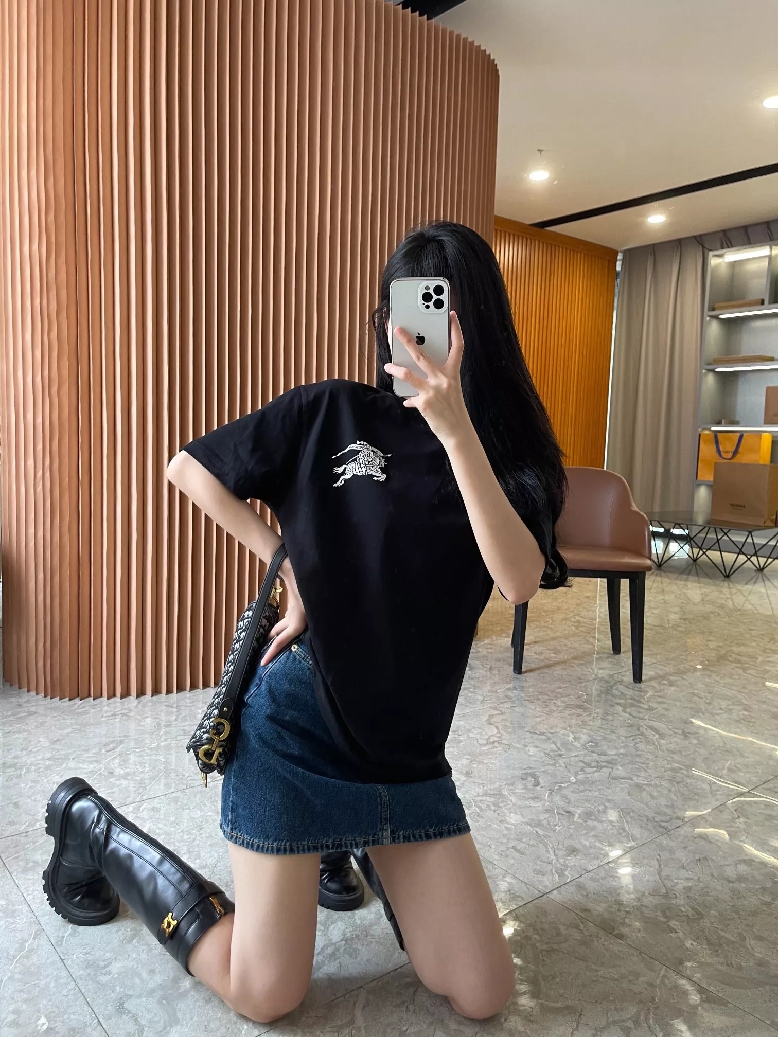 버버리 마술 기사 로고 코튼 라운드 티셔츠 상세 이미지 46