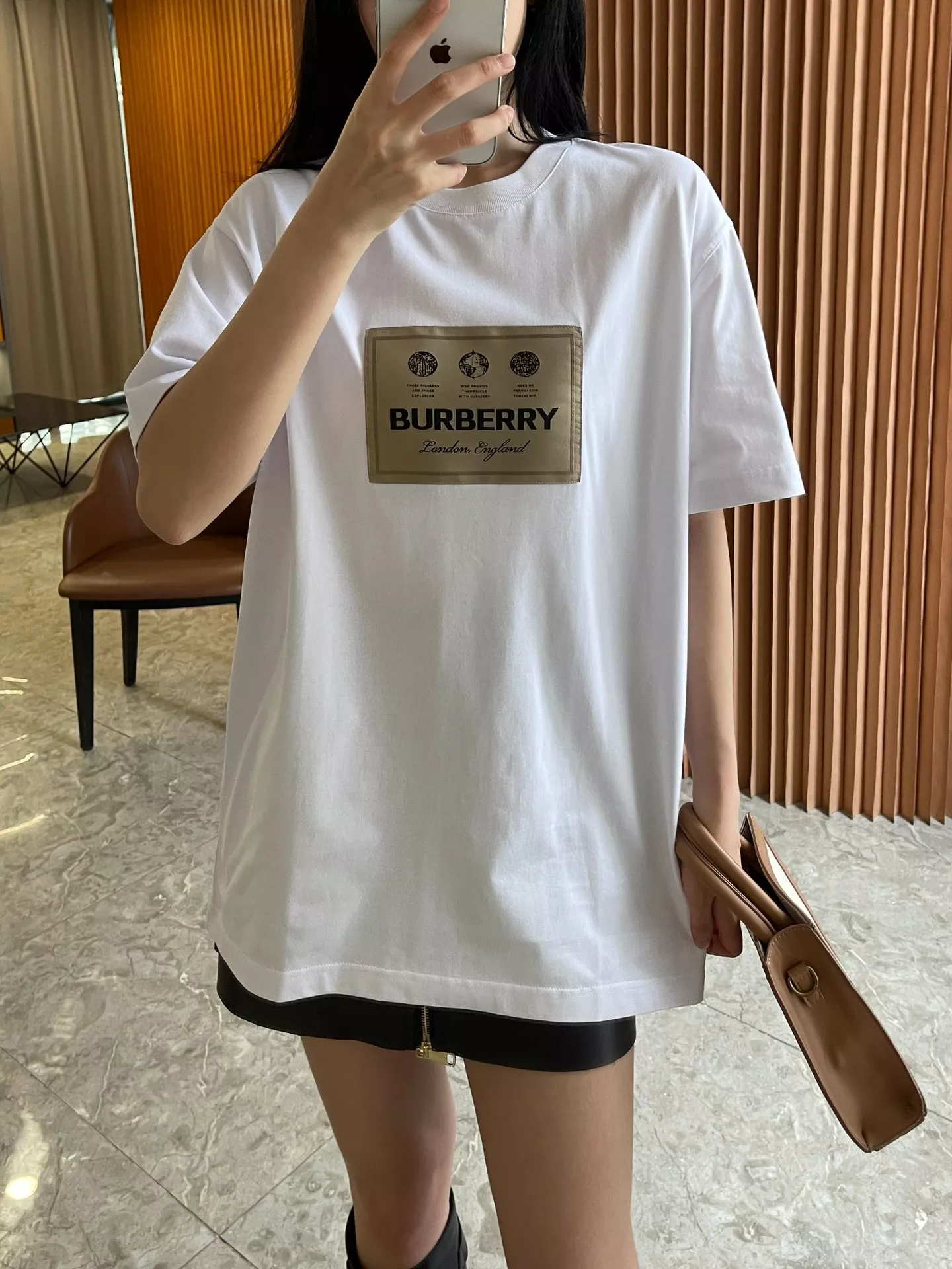 버버리 라벨 패치 루즈핏 코튼 반소매 상세 이미지 39