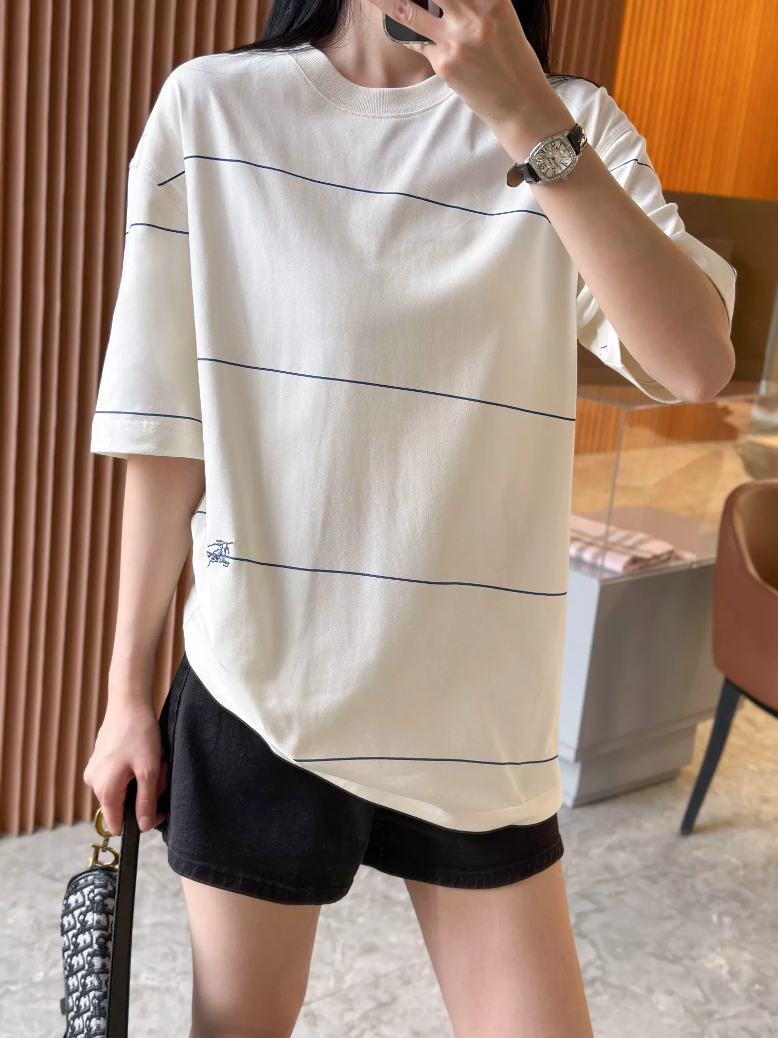 버버리 라인 장식 전마 자수 코튼 반팔 상세 이미지 68