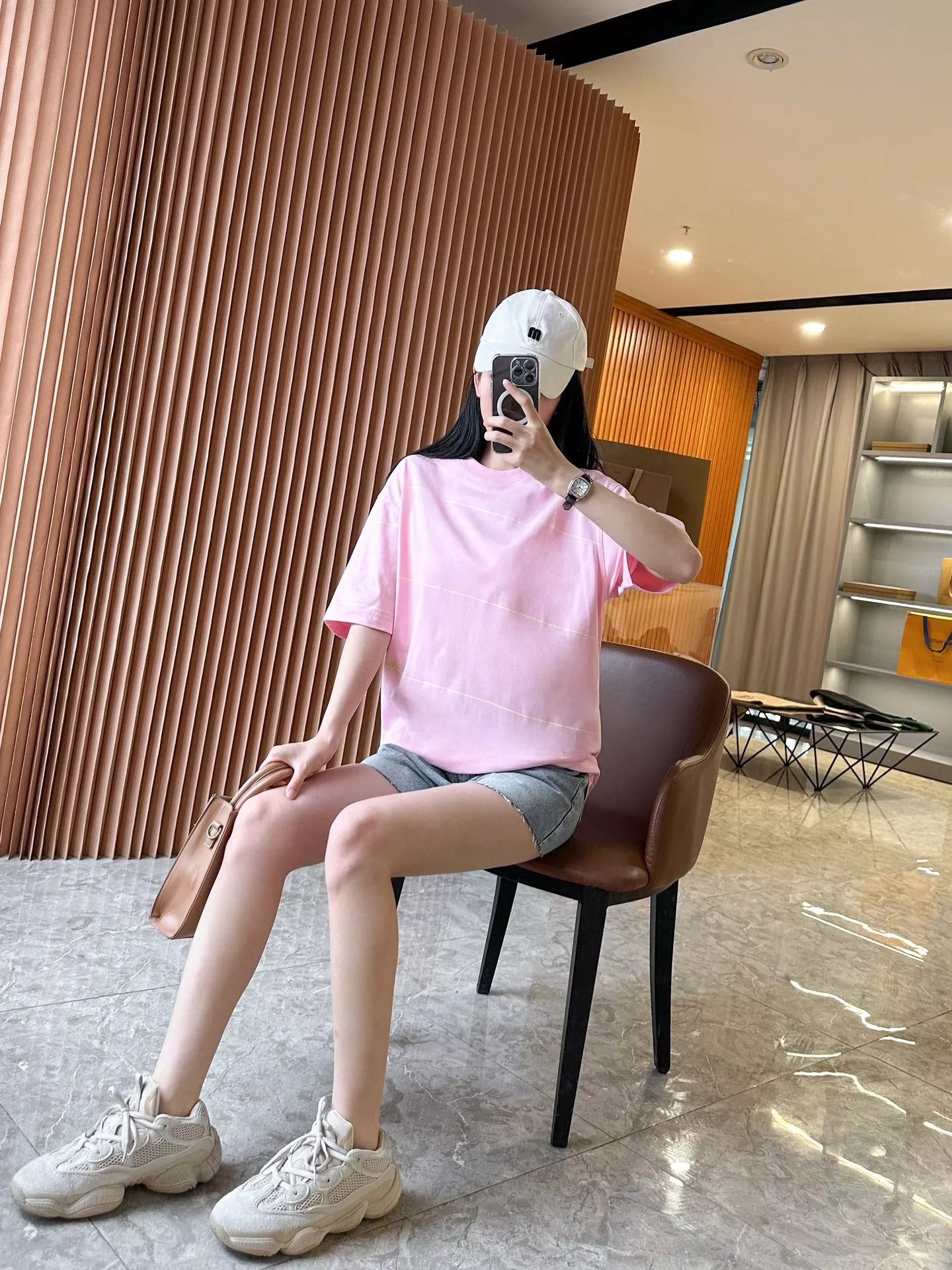 버버리 라인 장식 전마 자수 코튼 반팔 상세 이미지 79