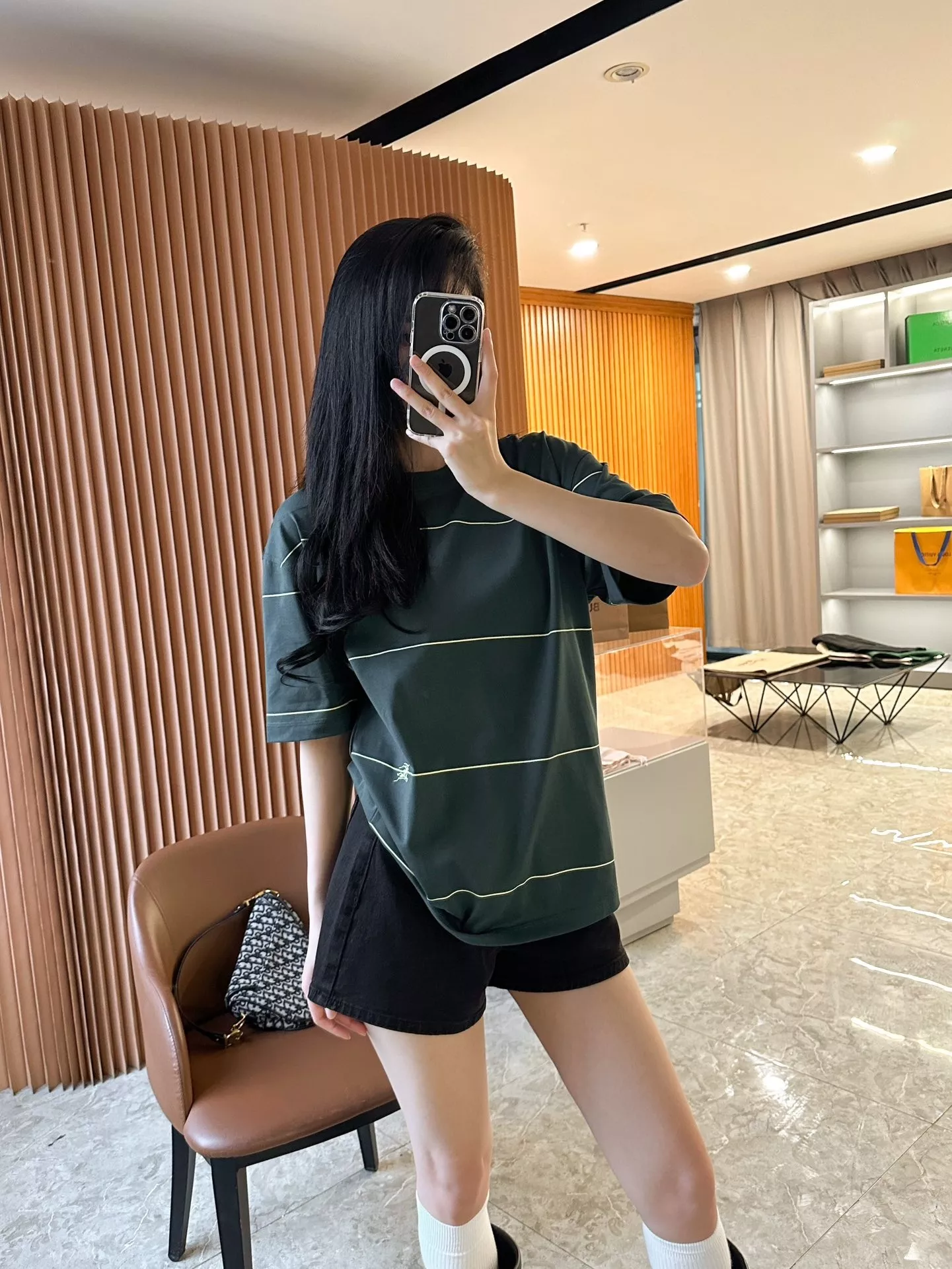 버버리 라인 장식 전마 자수 코튼 반팔 상세 이미지 97