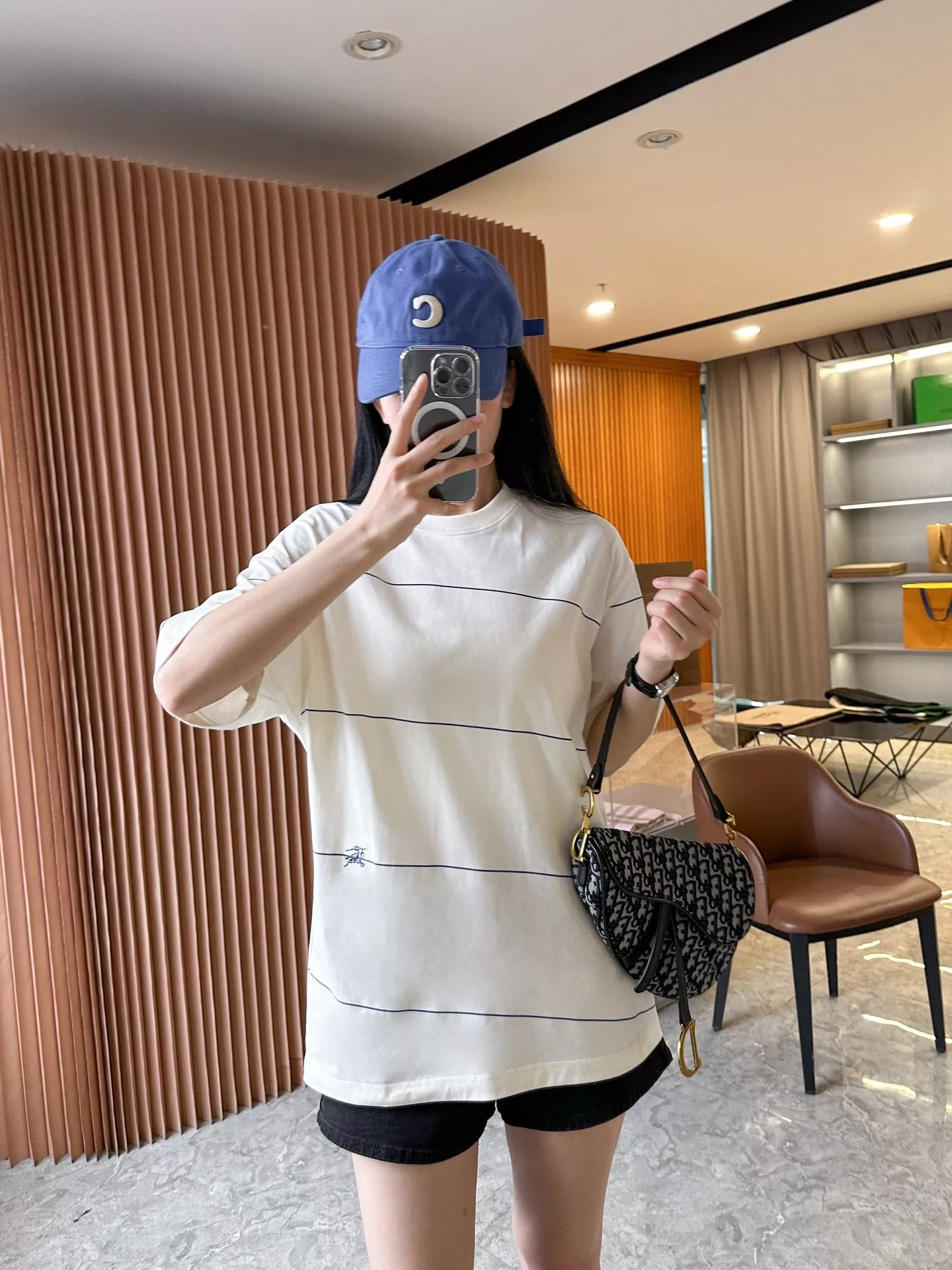 버버리 라인 장식 전마 자수 코튼 반팔 상세 이미지 70