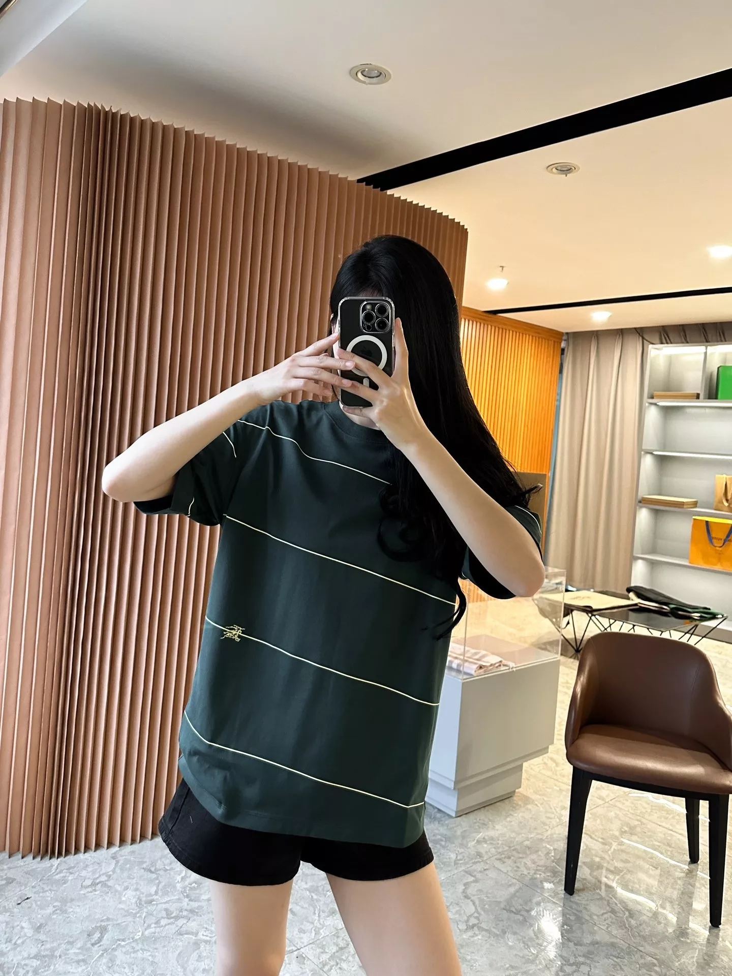 버버리 라인 장식 전마 자수 코튼 반팔 상세 이미지 93