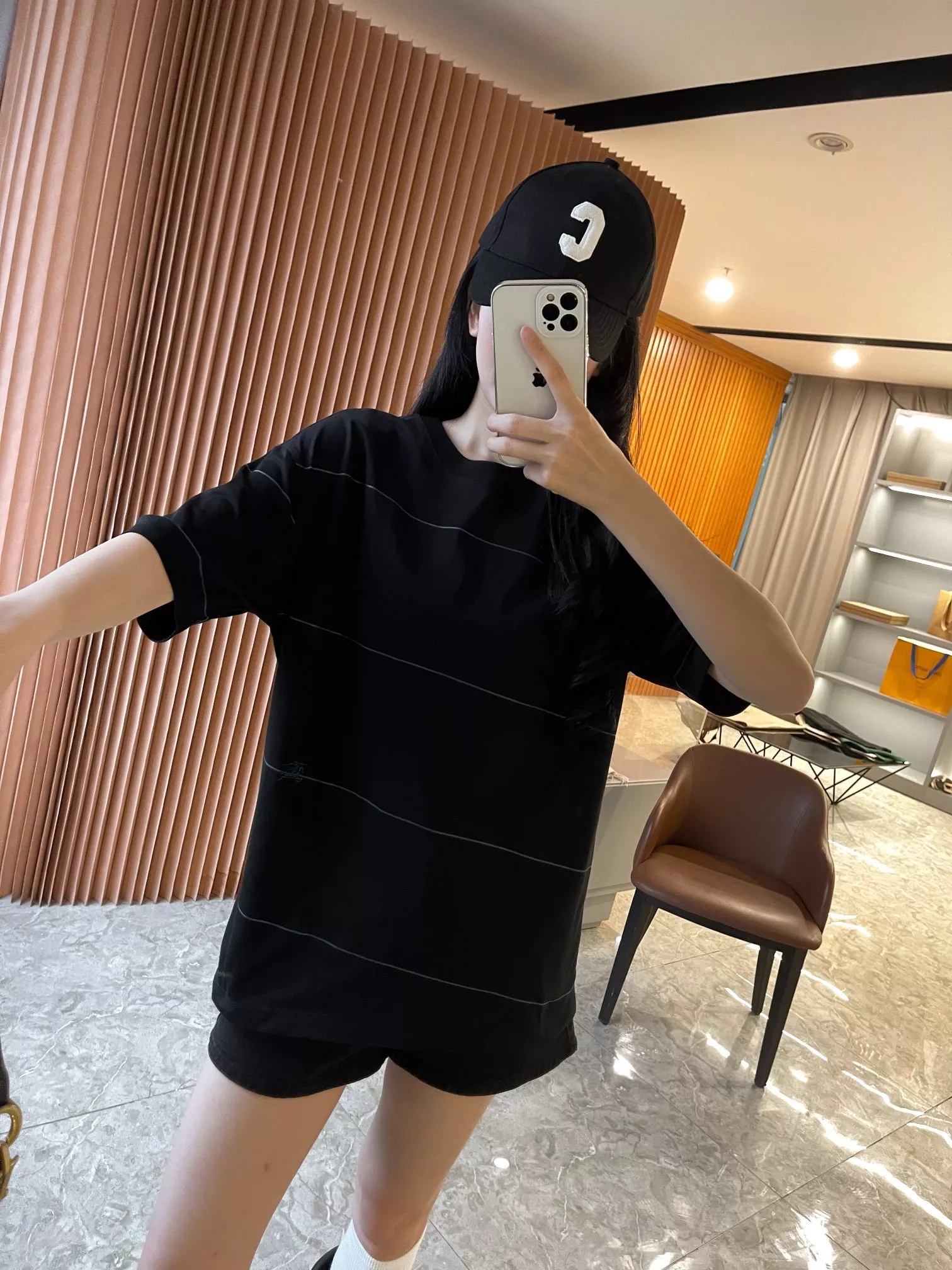 버버리 라인 장식 전마 자수 코튼 반팔 상세 이미지 103