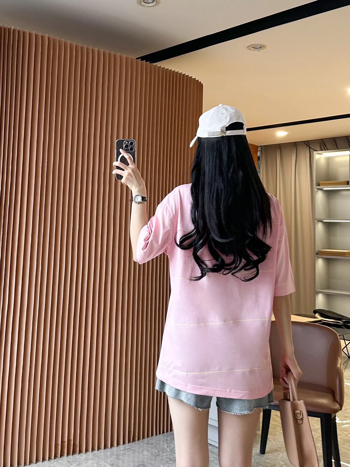 버버리 라인 장식 전마 자수 코튼 반팔 상세 이미지 82