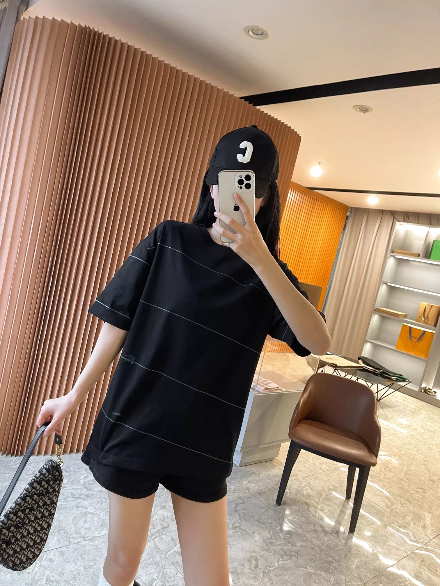 버버리 라인 장식 전마 자수 코튼 반팔 상세 이미지 108