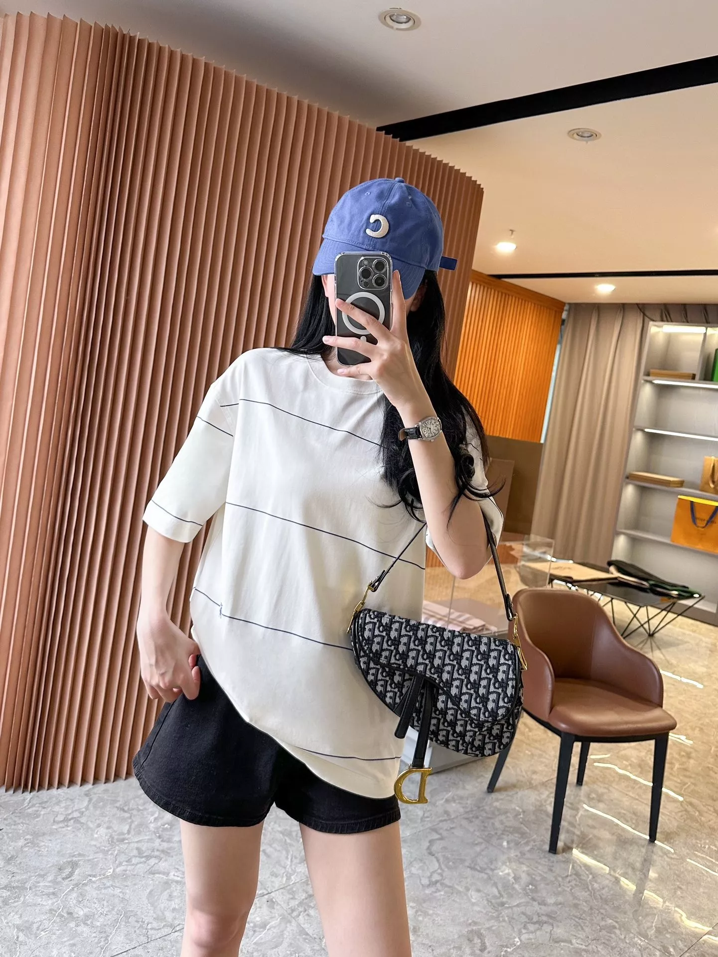 버버리 라인 장식 전마 자수 코튼 반팔 상세 이미지 66