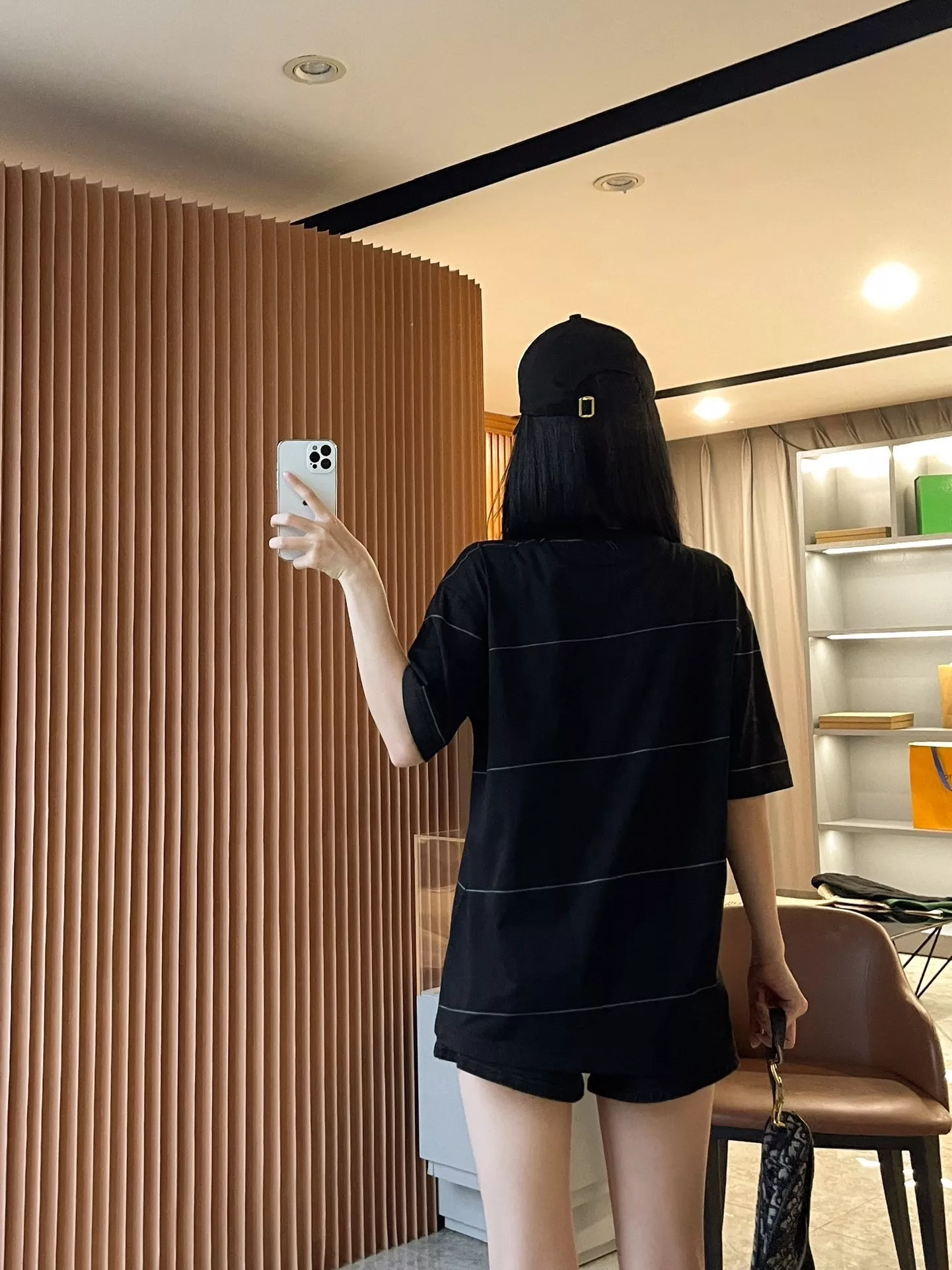 버버리 라인 장식 전마 자수 코튼 반팔 상세 이미지 109