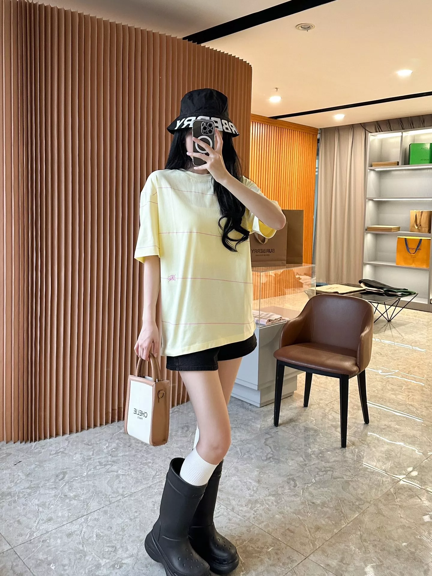 버버리 라인 장식 전마 자수 코튼 반팔 상세 이미지 83