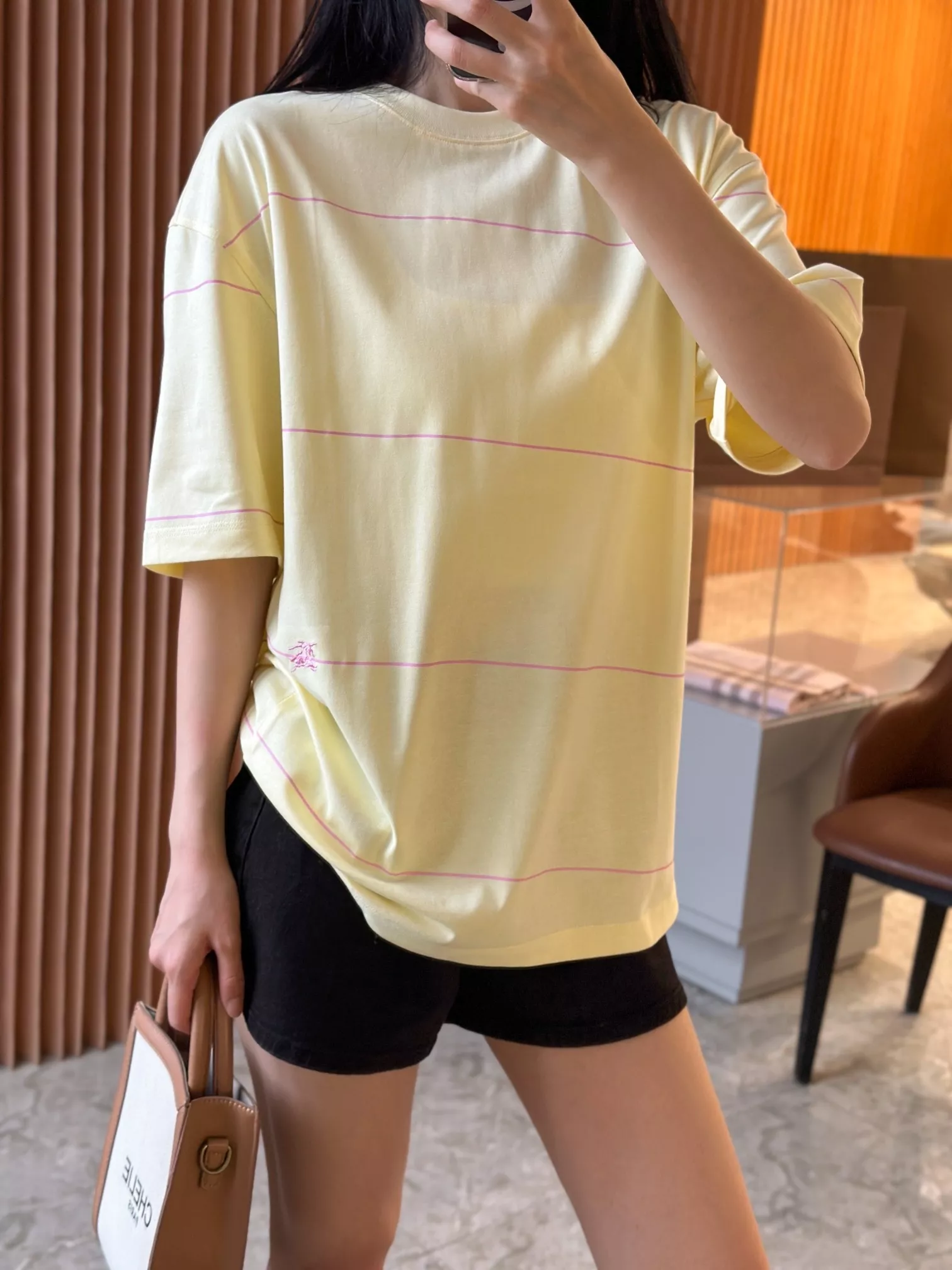 버버리 라인 장식 전마 자수 코튼 반팔 상세 이미지 85