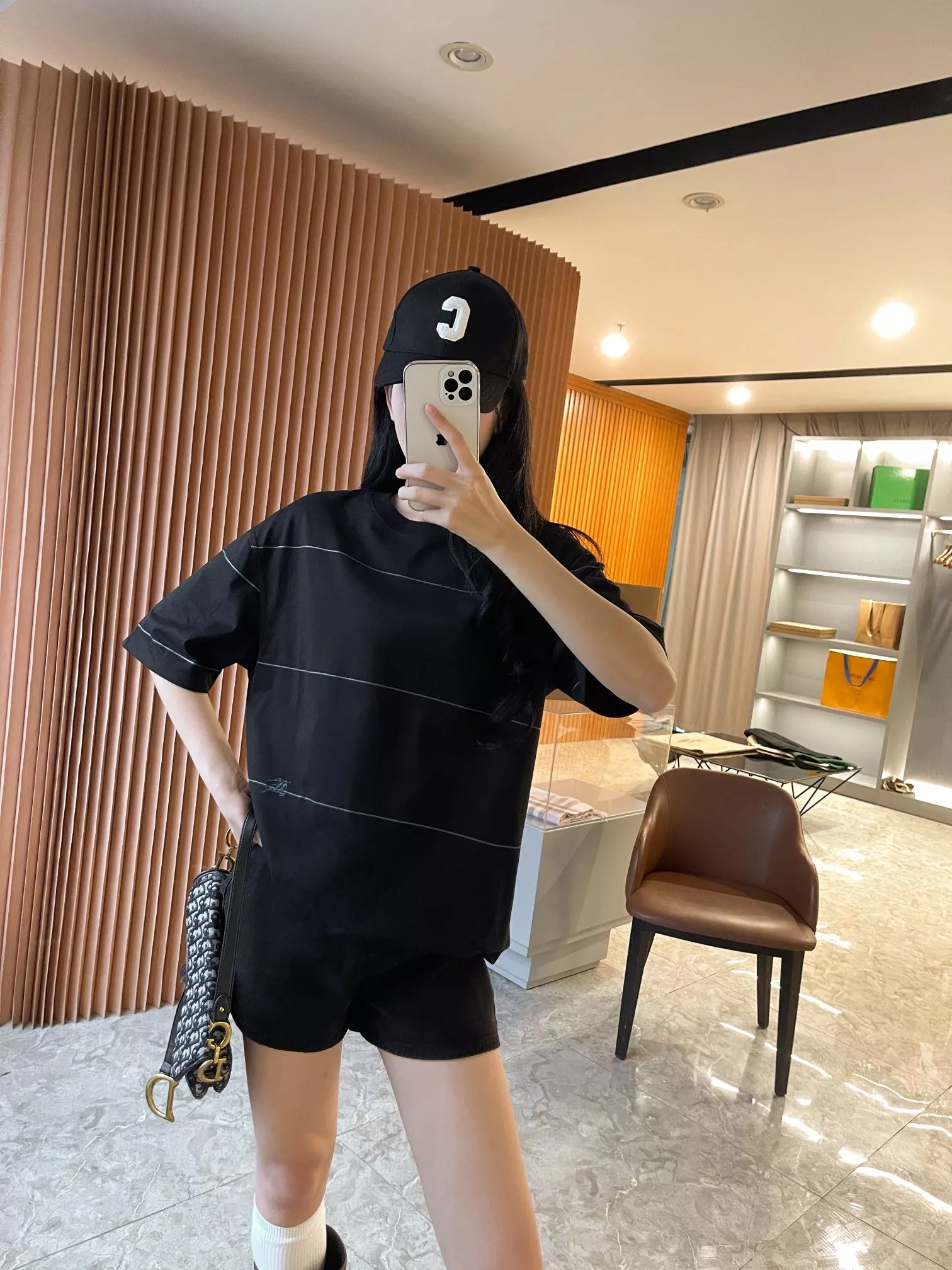 버버리 라인 장식 전마 자수 코튼 반팔 상세 이미지 104