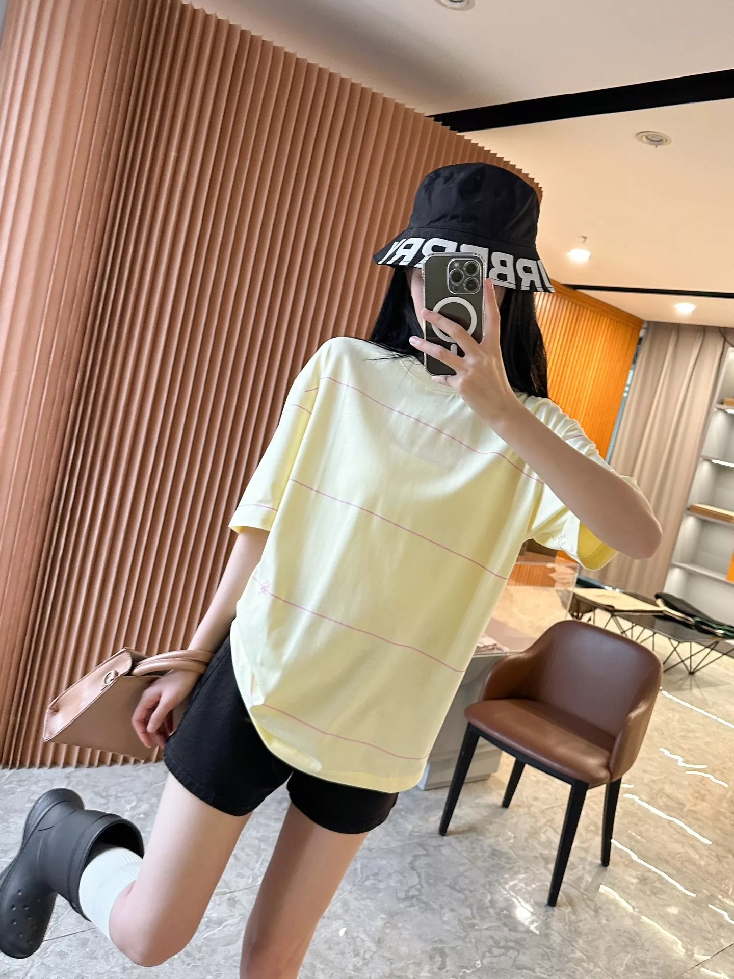 버버리 라인 장식 전마 자수 코튼 반팔 상세 이미지 90