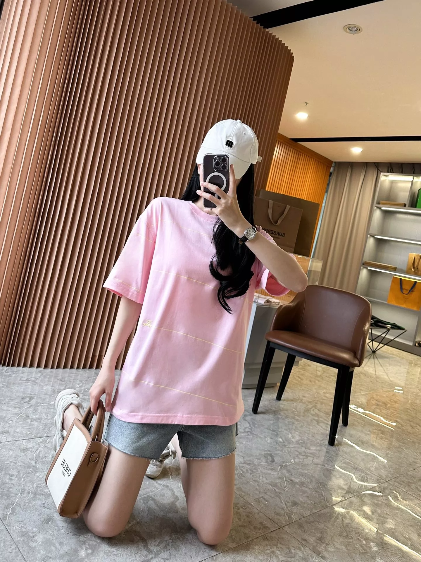 버버리 라인 장식 전마 자수 코튼 반팔 상세 이미지 81