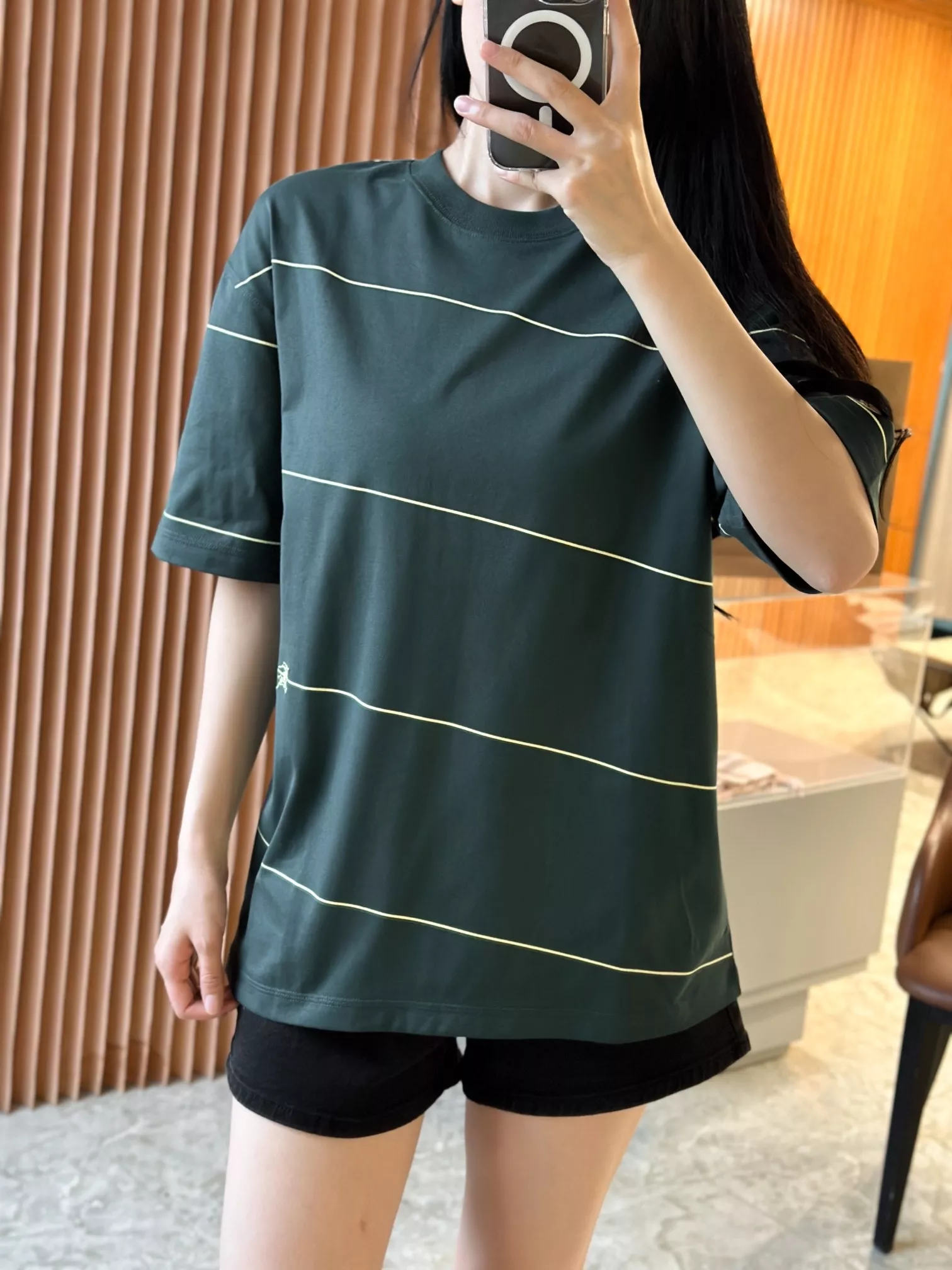 버버리 라인 장식 전마 자수 코튼 반팔 상세 이미지 94