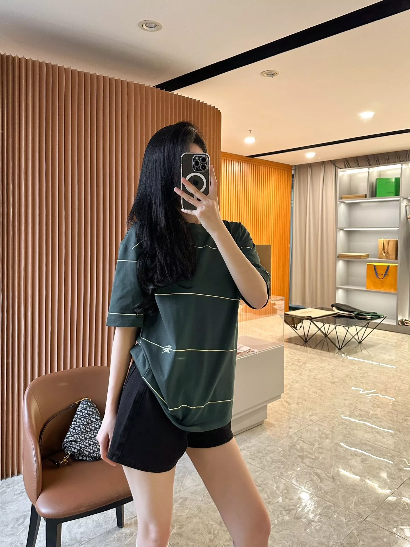 버버리 라인 장식 전마 자수 코튼 반팔 상세 이미지 99
