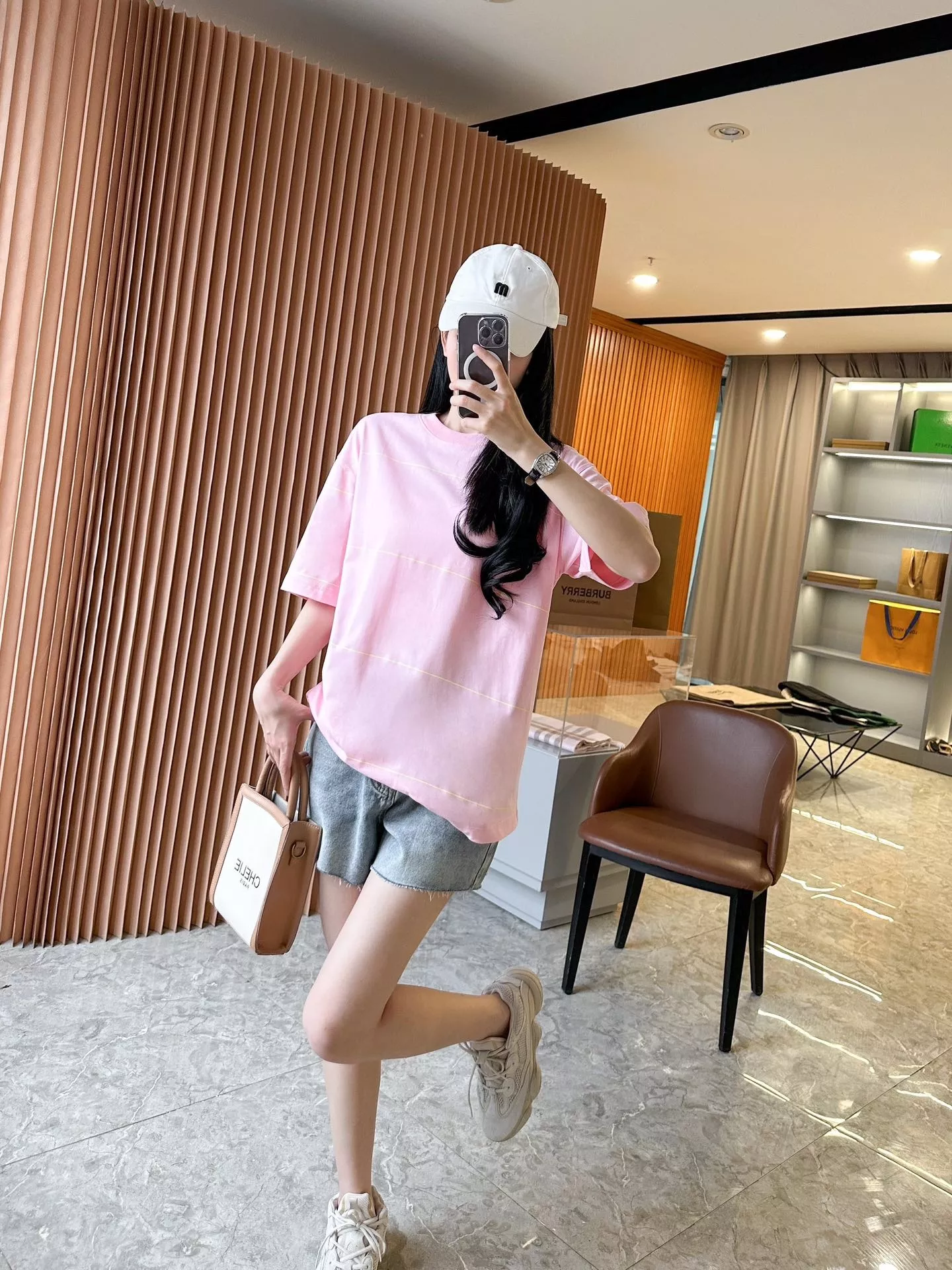 버버리 라인 장식 전마 자수 코튼 반팔 상세 이미지 78