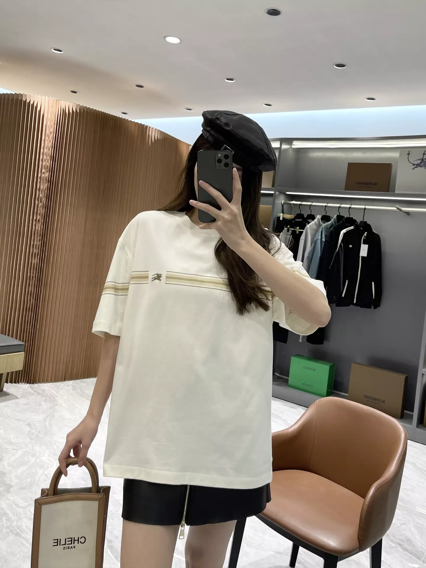 버버리 스트라이프 자수 로고 코튼 티셔츠 상세 이미지 49