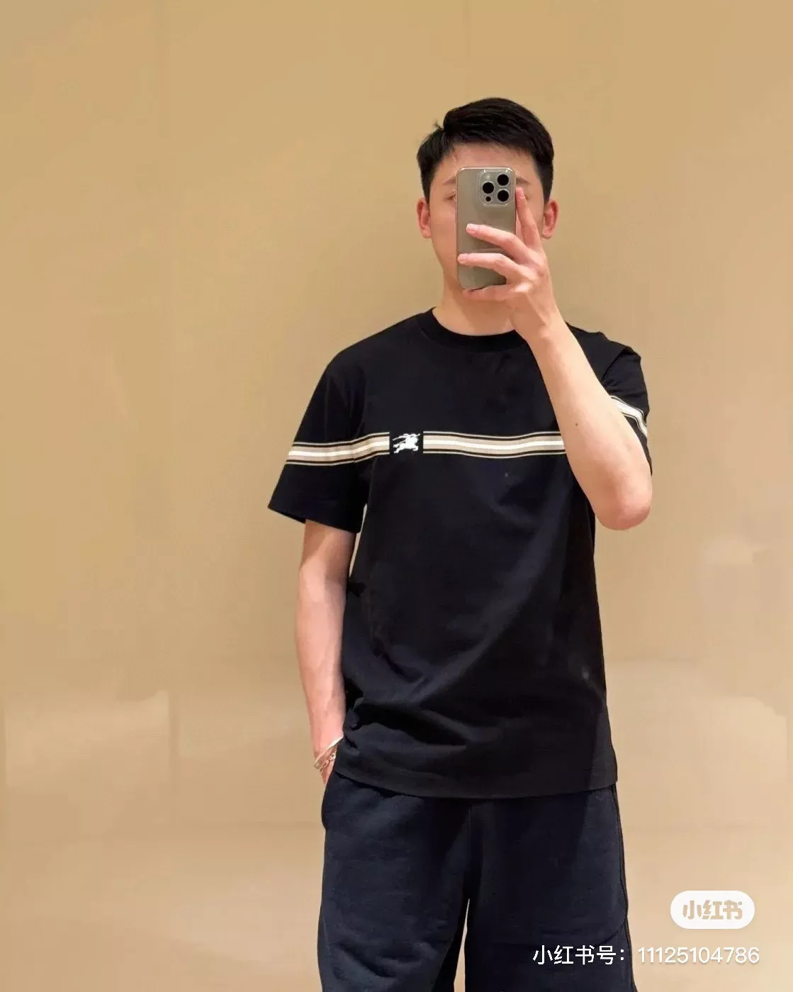 버버리 스트라이프 자수 로고 코튼 티셔츠 상세 이미지 26