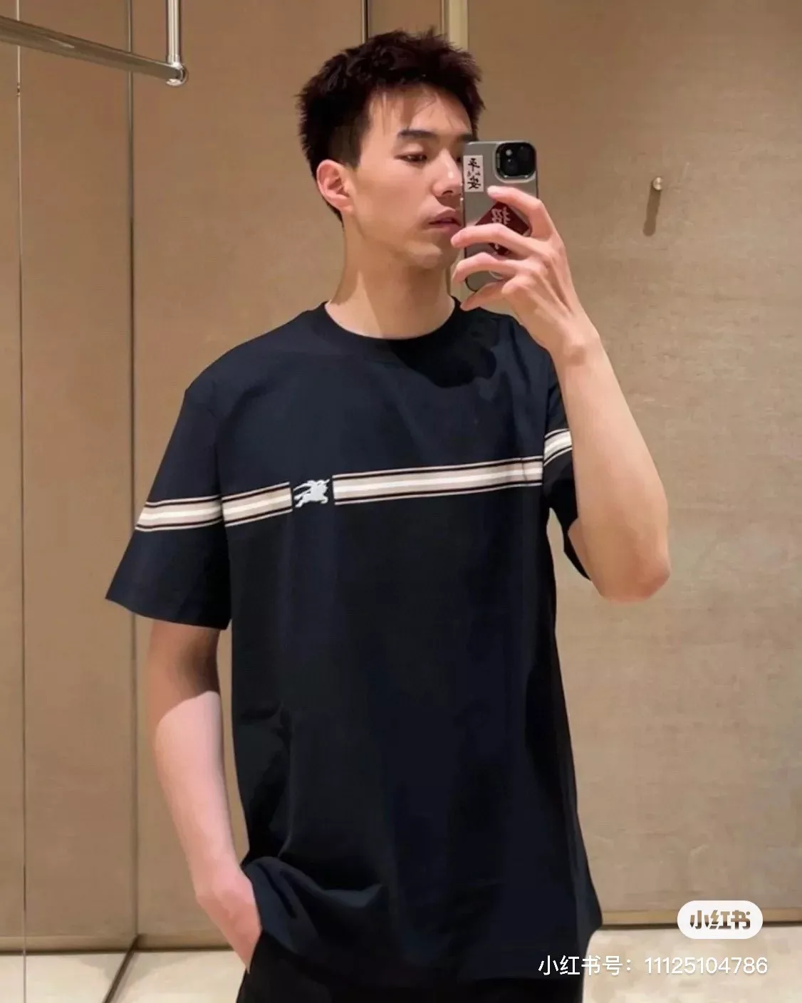 버버리 스트라이프 자수 로고 코튼 티셔츠 상세 이미지 28