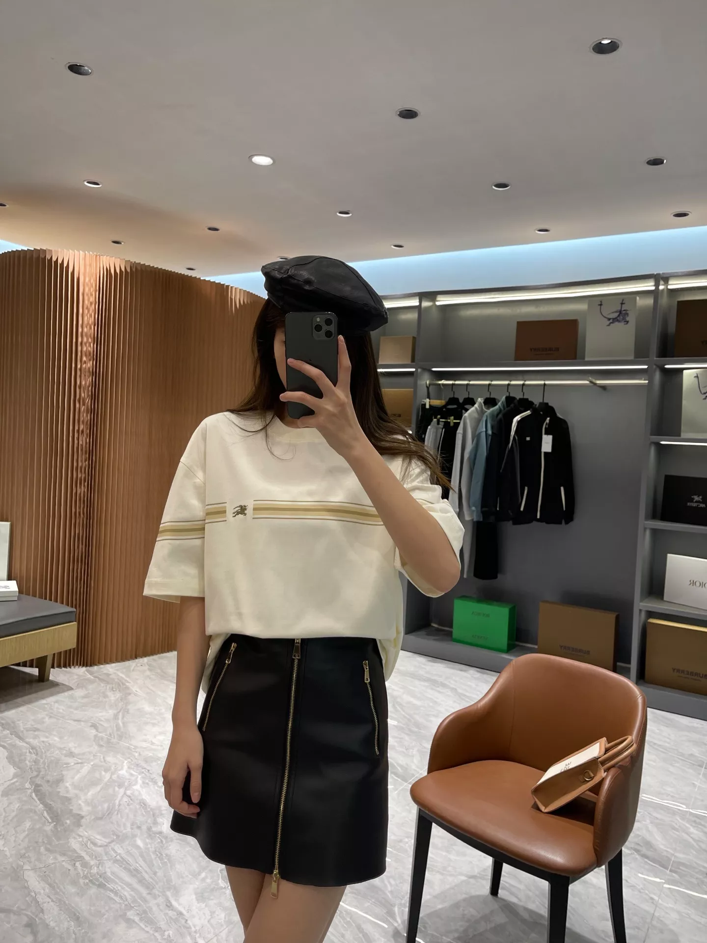 버버리 스트라이프 자수 로고 코튼 티셔츠 상세 이미지 55