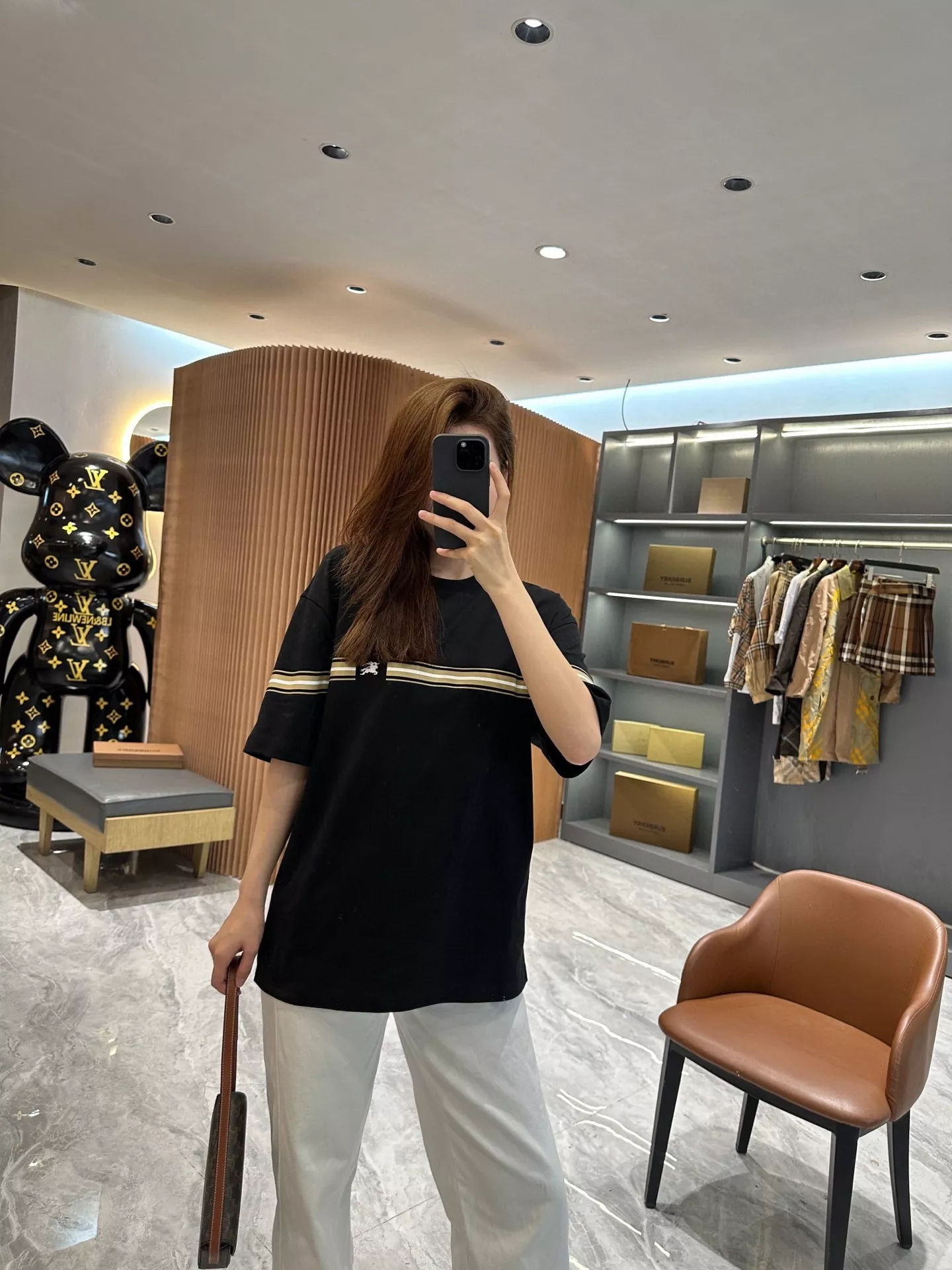 버버리 스트라이프 자수 로고 코튼 티셔츠 상세 이미지 31
