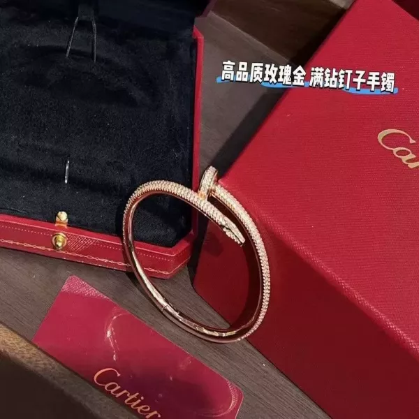 까르띠에 풀다이아 못장식 뱅글
