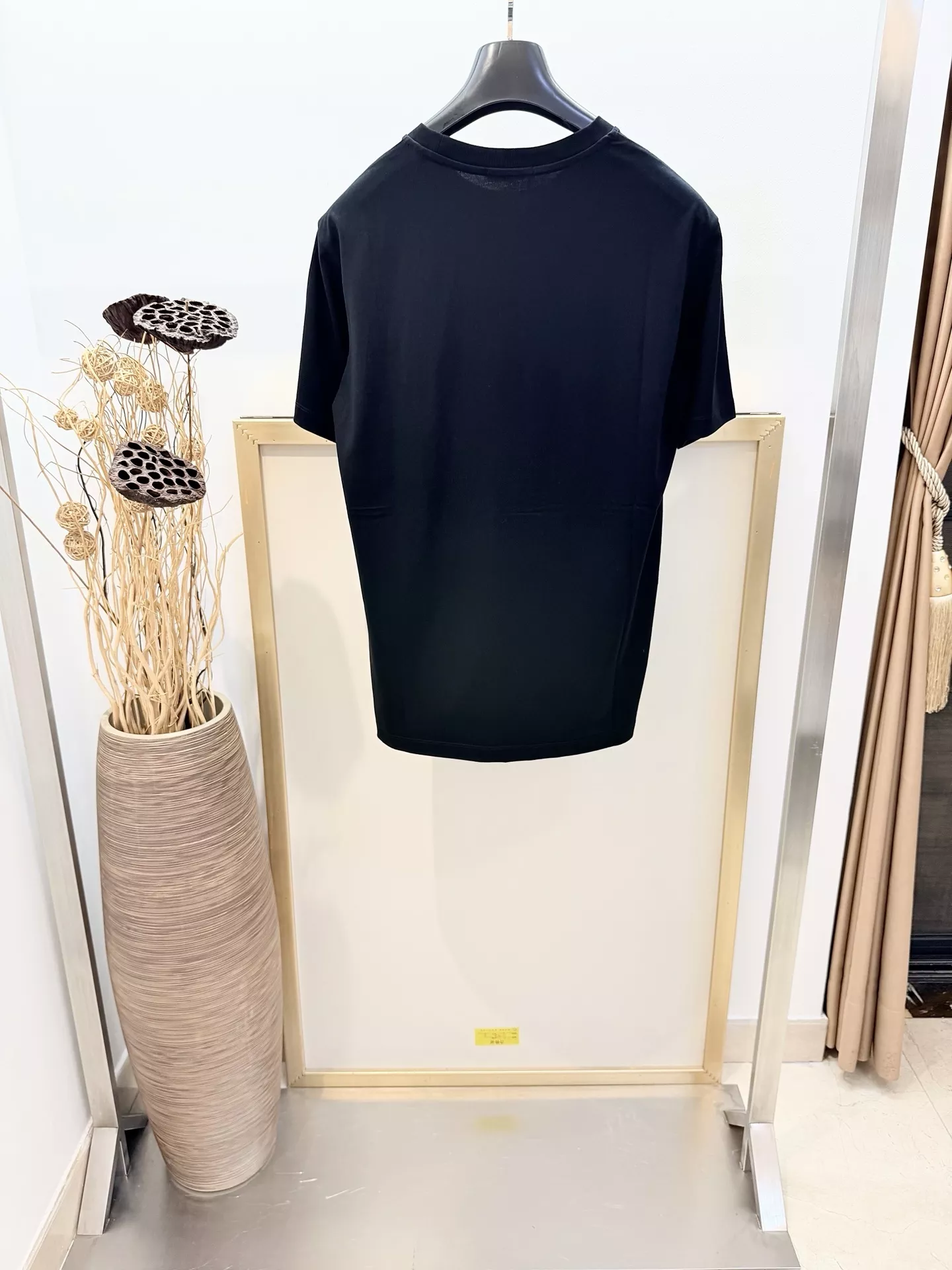 프라다 에나멜 메탈 삼각 로고 반팔 티 상세 이미지 6