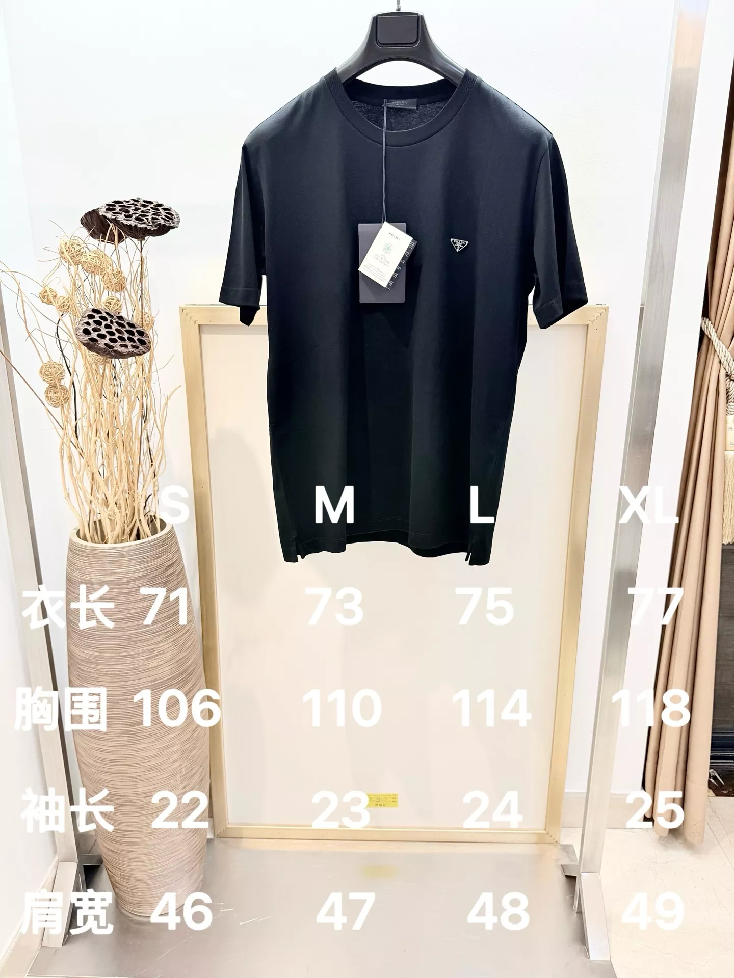 프라다 에나멜 메탈 삼각 로고 반팔 티 상세 이미지 7